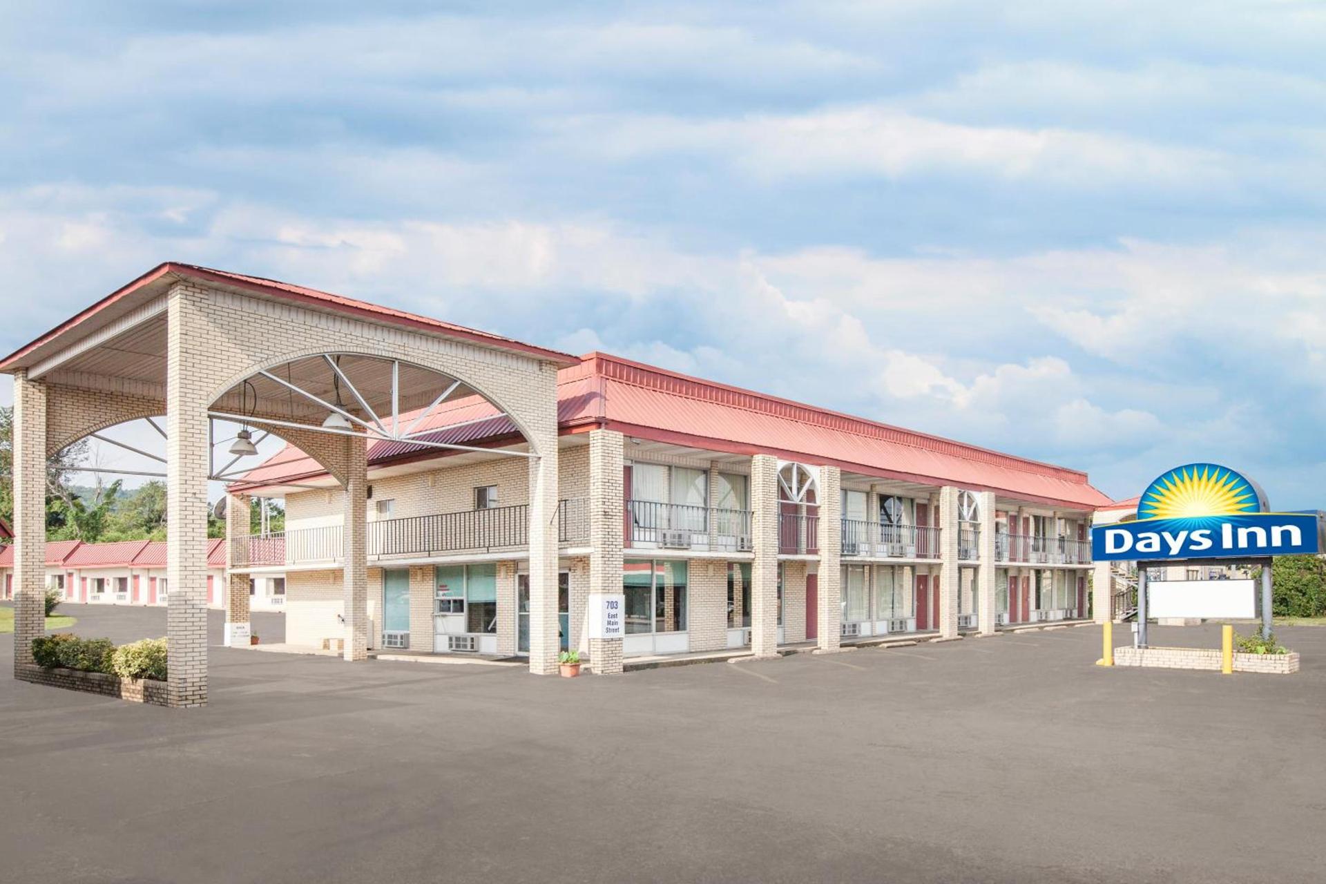 Ozark Junction mountain view by OYO photo 27