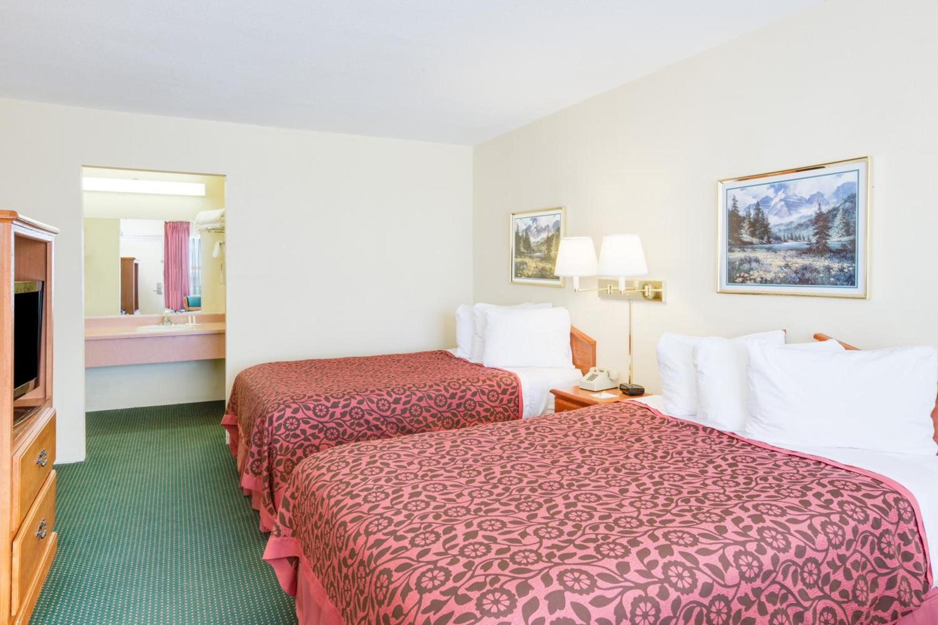 Days Inn by Wyndham Newport photo 23