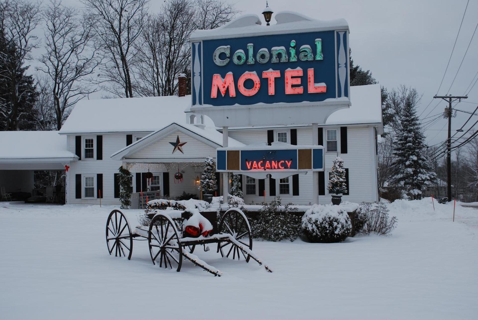 Colonial Motel photo 3