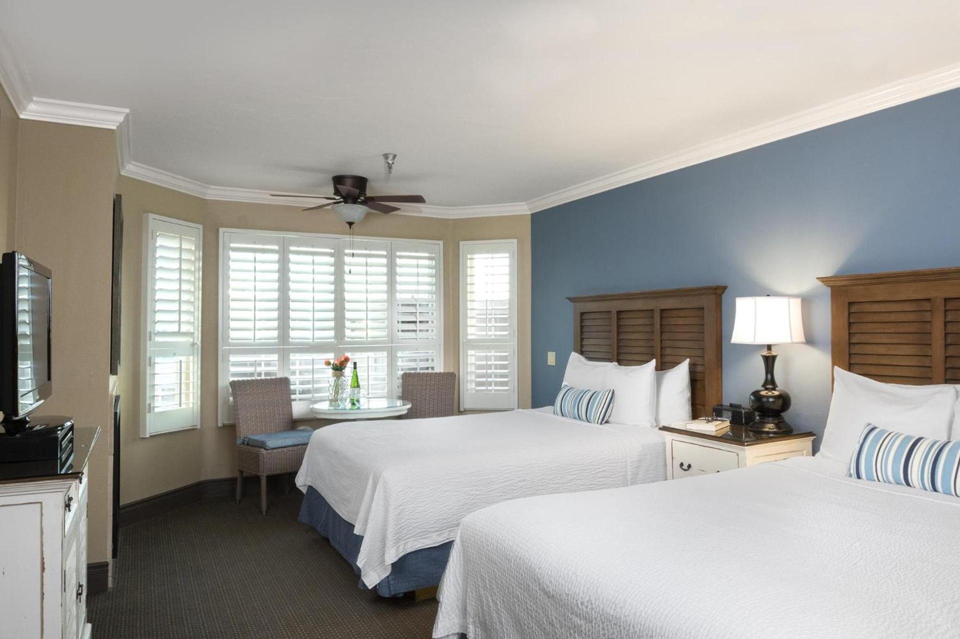Sand Pebbles Inn photo 3