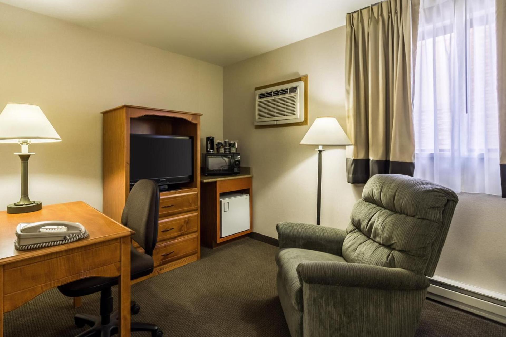 Motel 6 Minot, ND photo 11