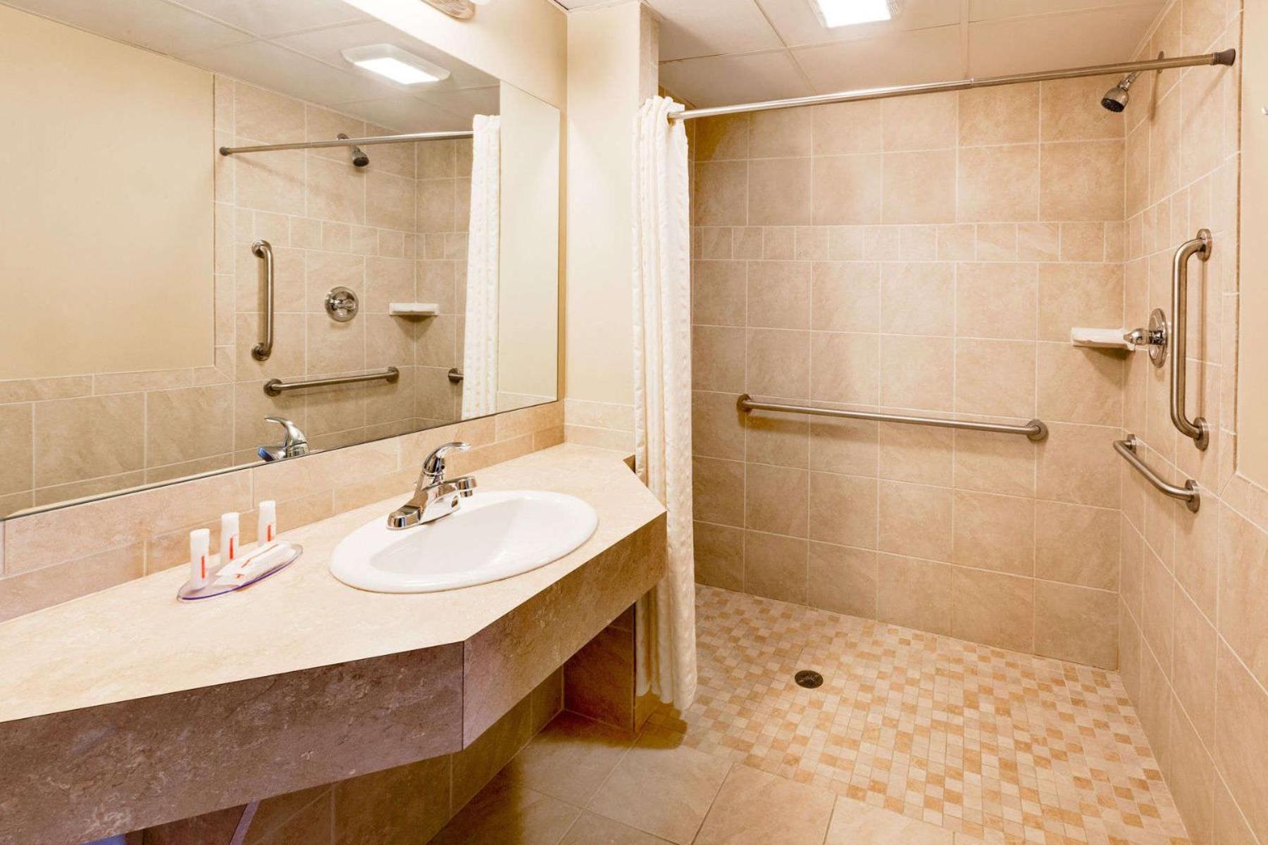 Super 8 by Wyndham Traverse City photo 14