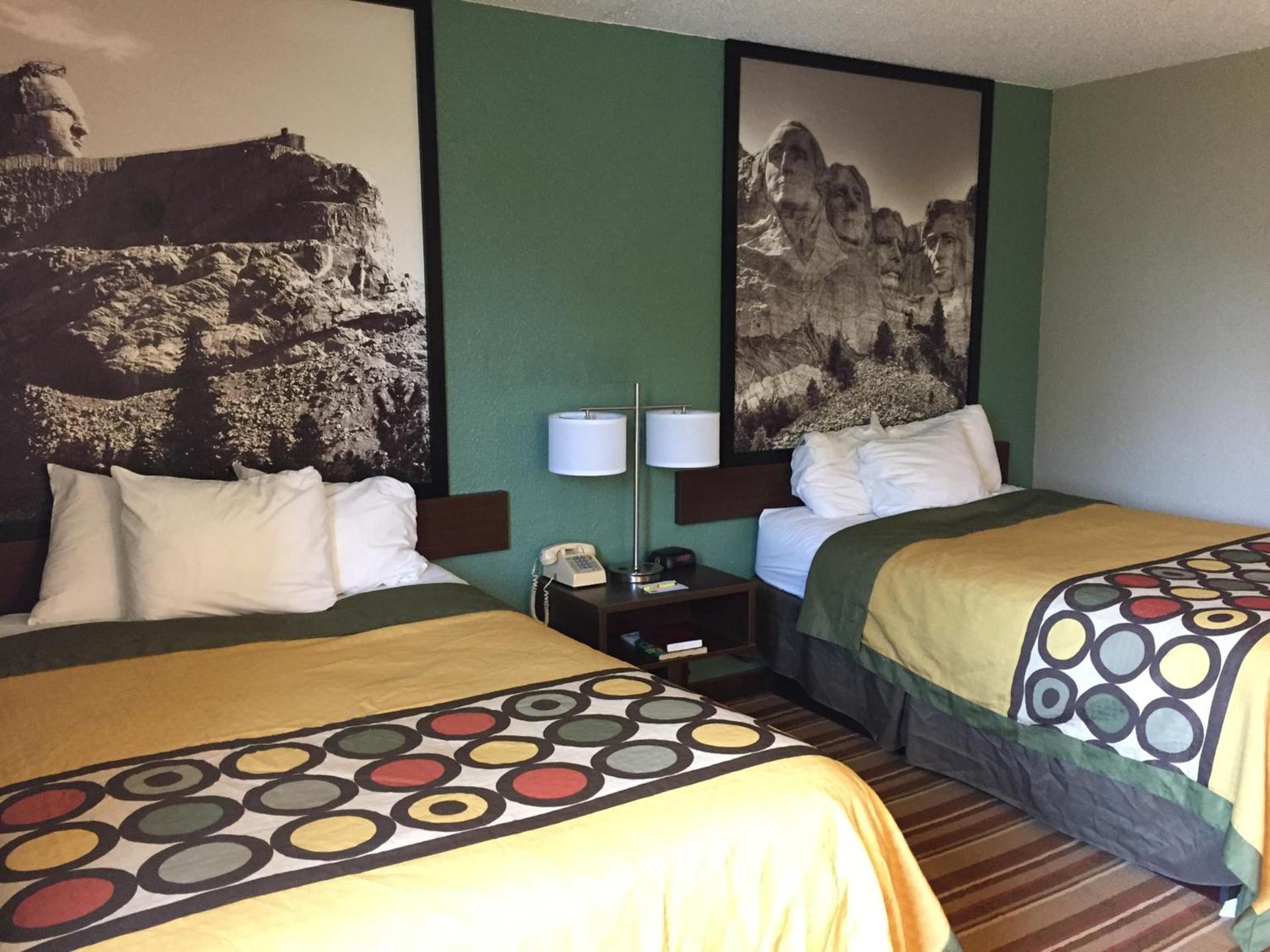 Super 8 by Wyndham Redfield photo 14