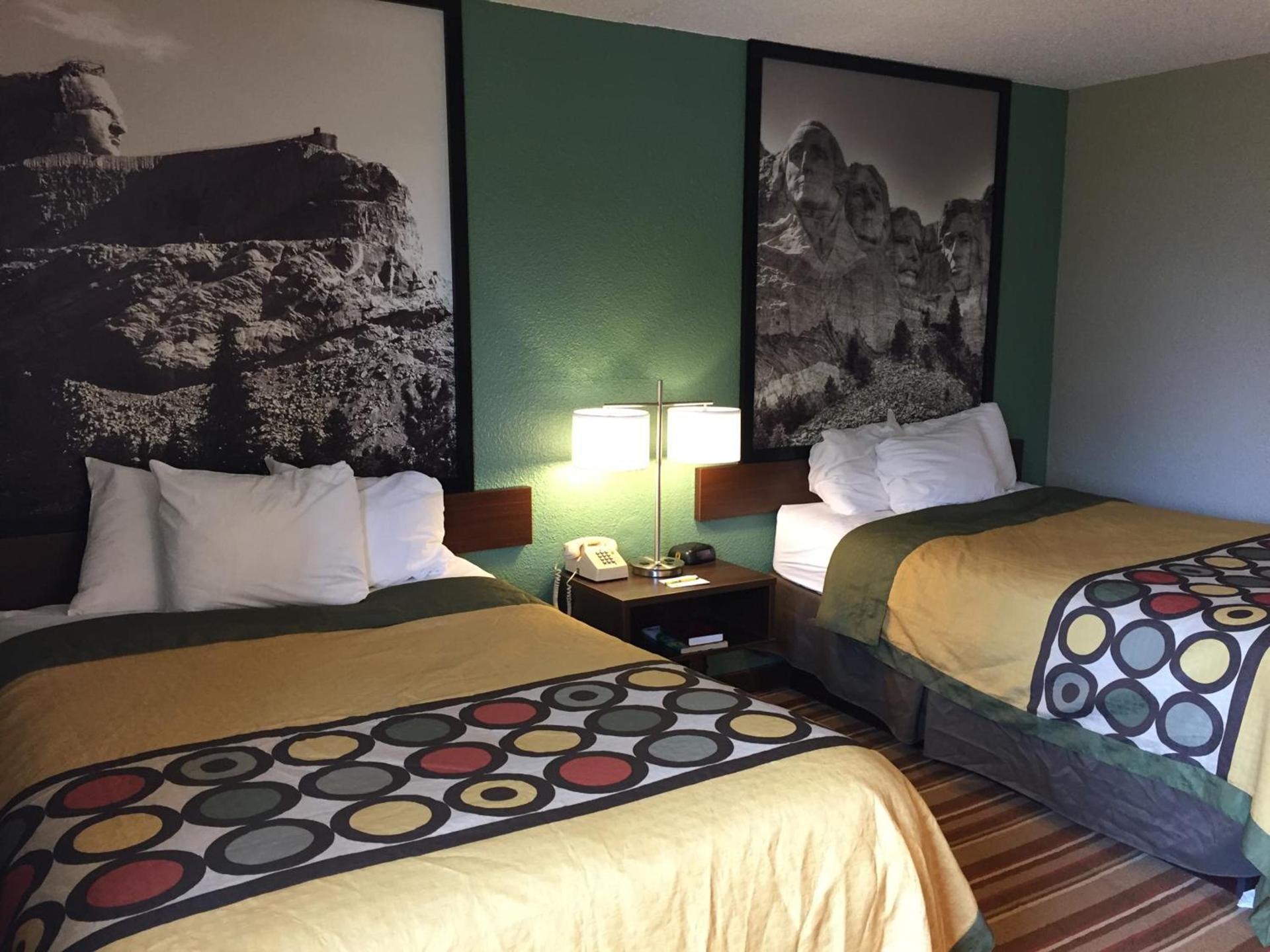 Super 8 by Wyndham Redfield photo 15