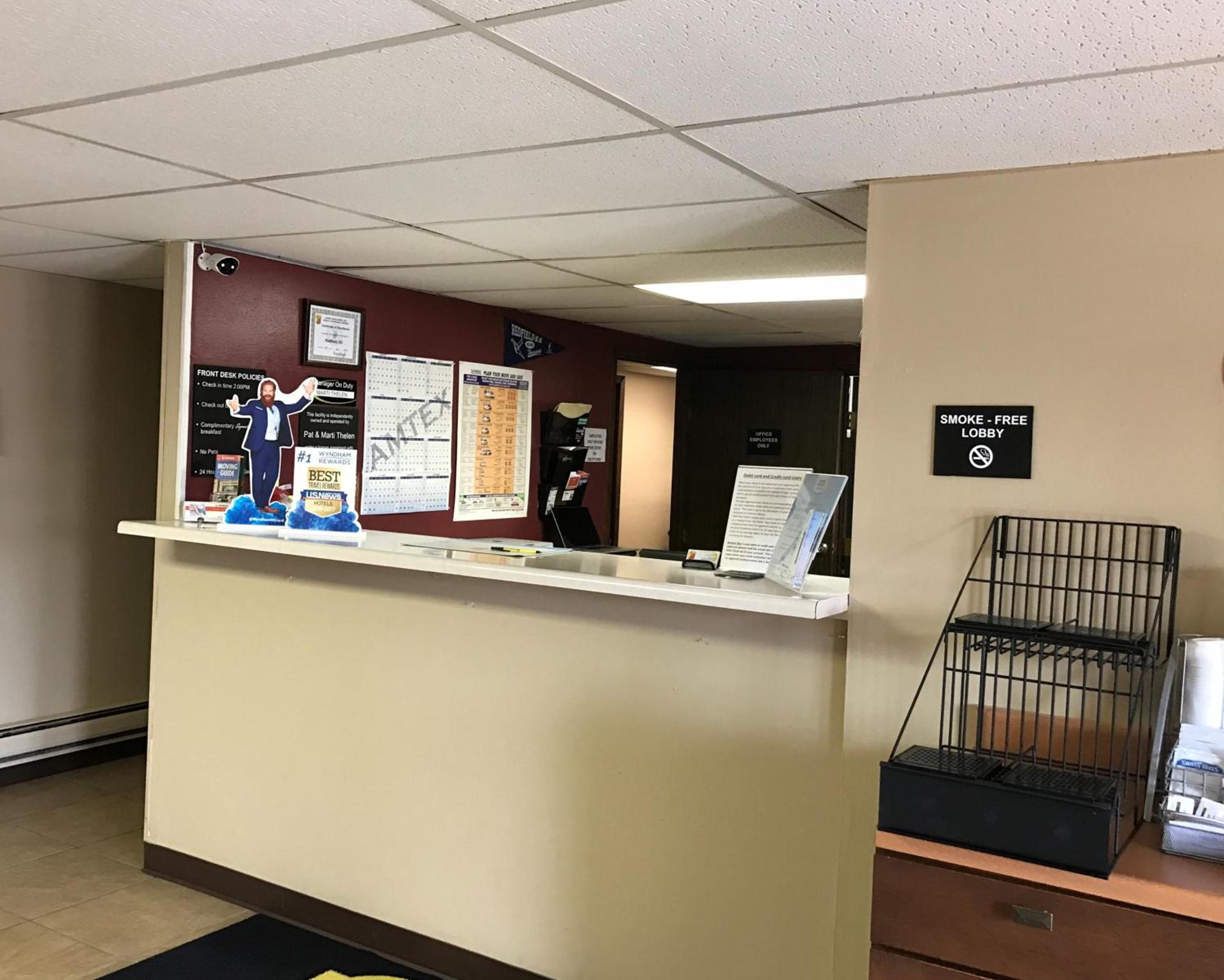 Super 8 by Wyndham Redfield photo 19