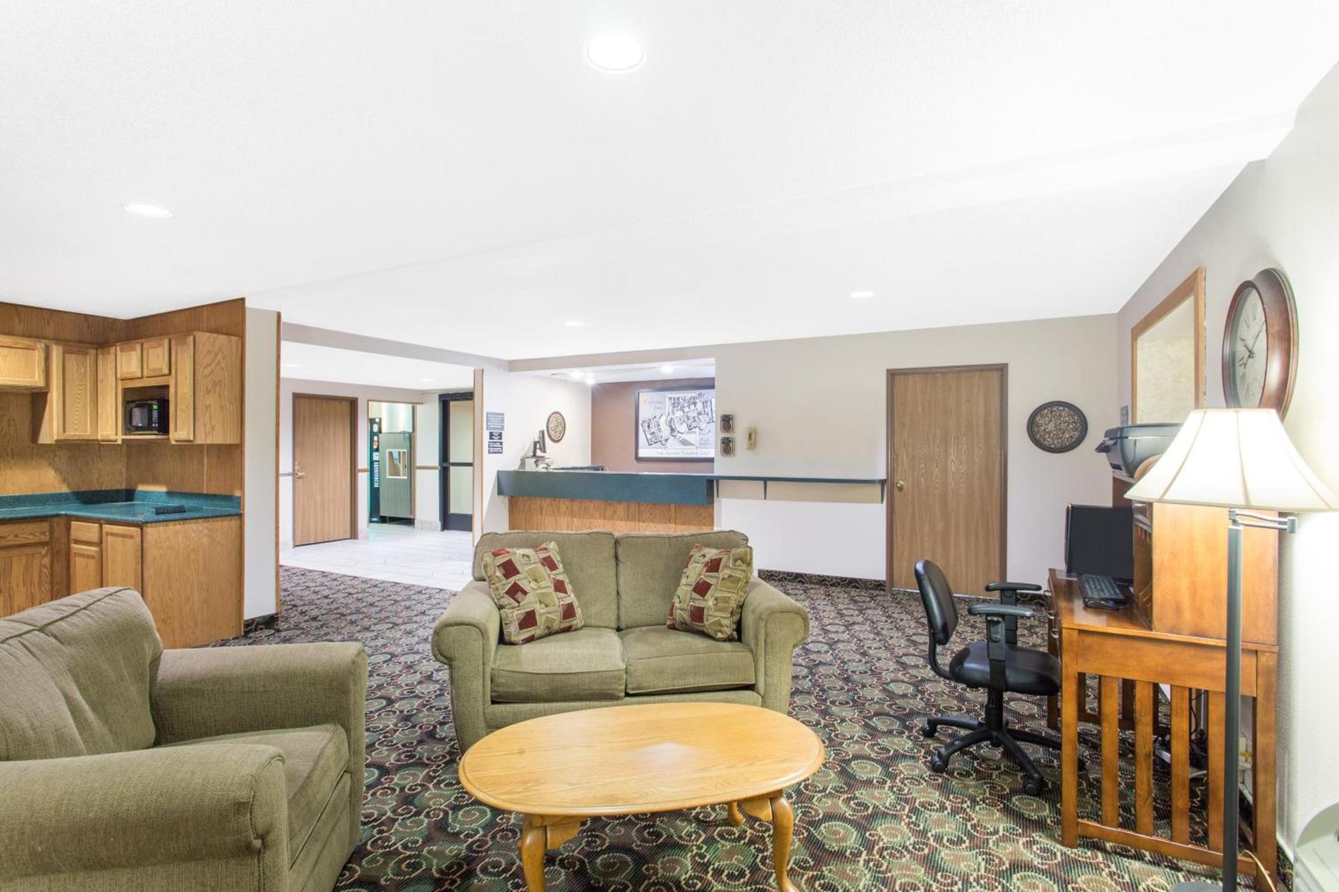 Super 8 by Wyndham Dodgeville photo 36