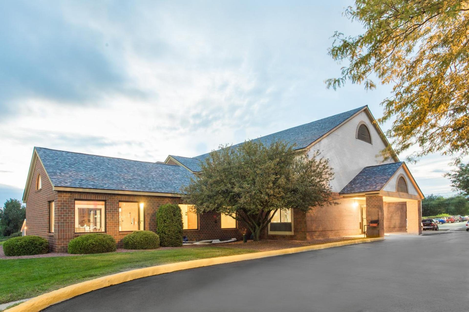 Super 8 by Wyndham Dodgeville photo 38