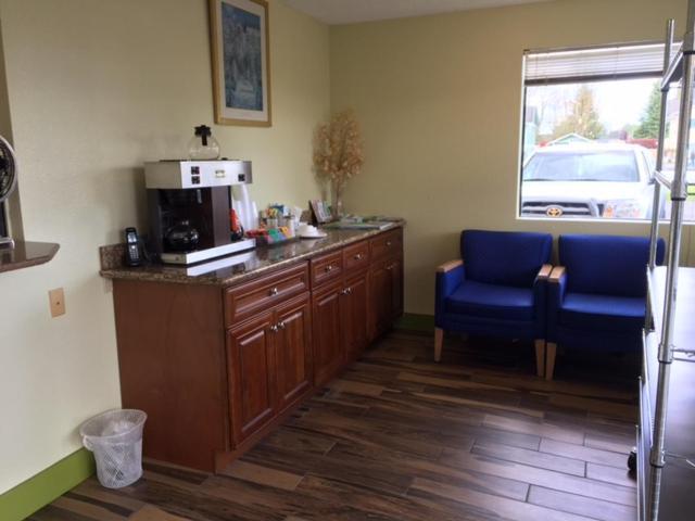 Sumner Motor Inn photo 2