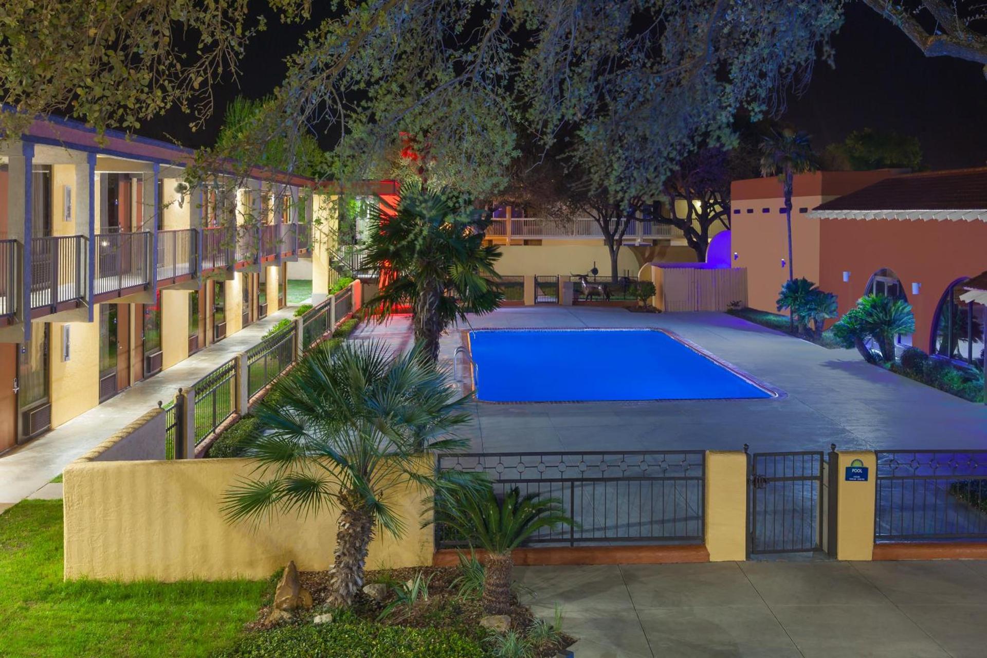 Days Inn by Wyndham Uvalde photo 20