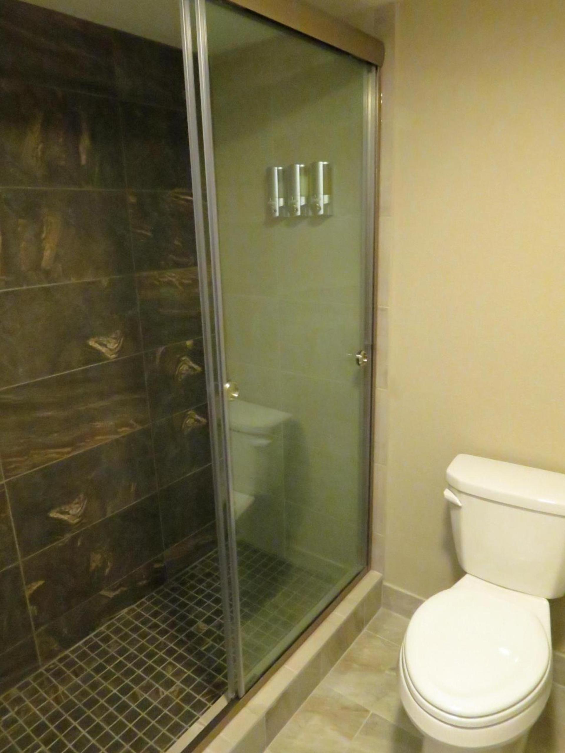 Edgewater Hotel and Suites photo 21