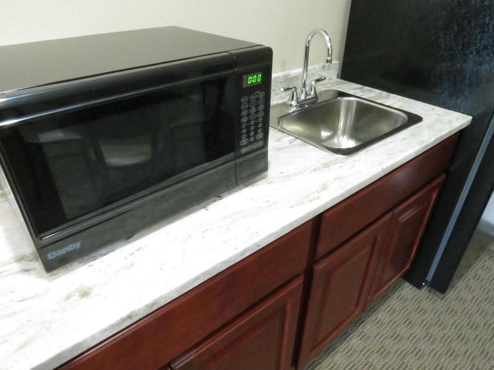 Edgewater Hotel and Suites photo 12