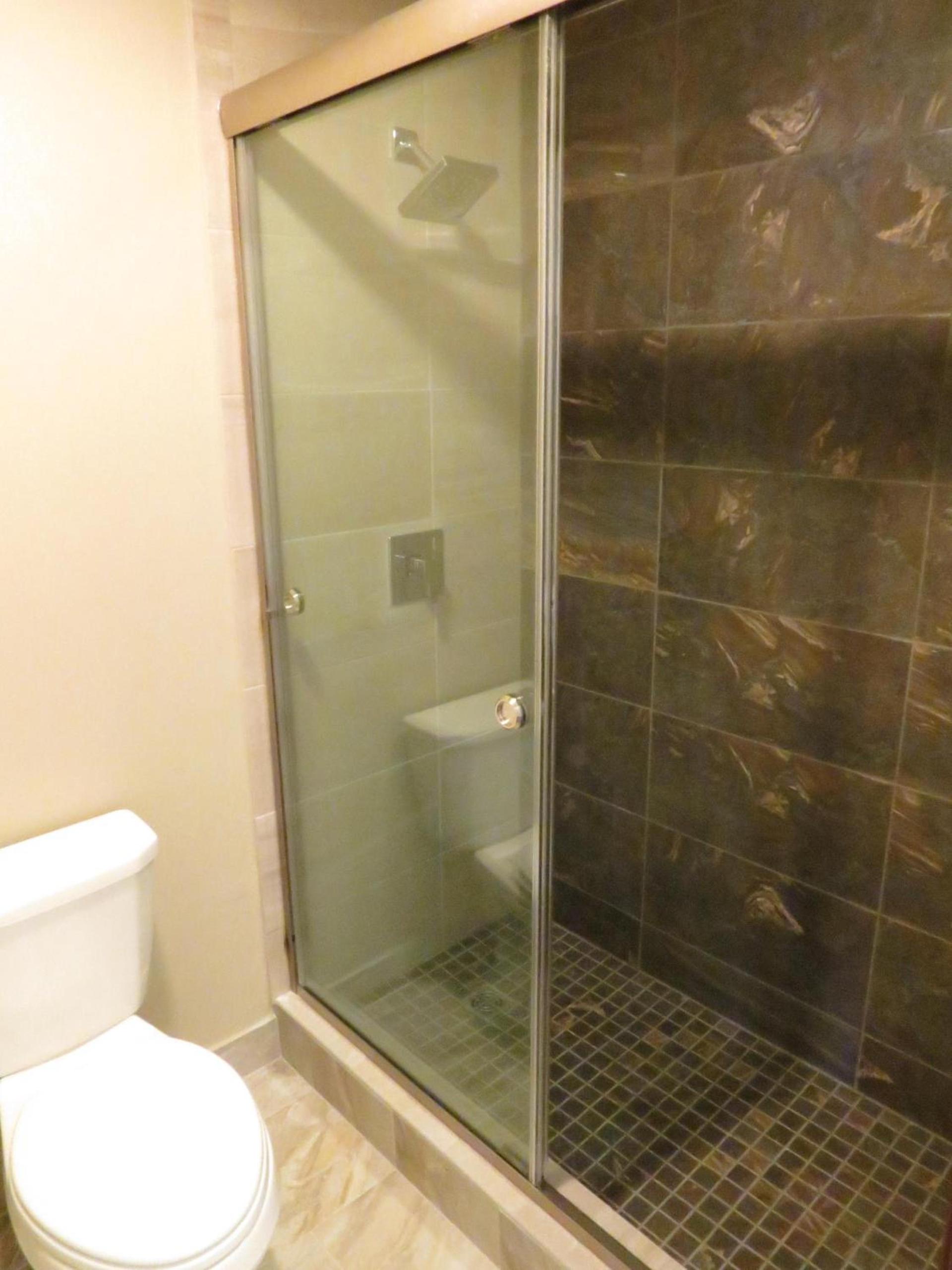 Edgewater Hotel and Suites photo 8