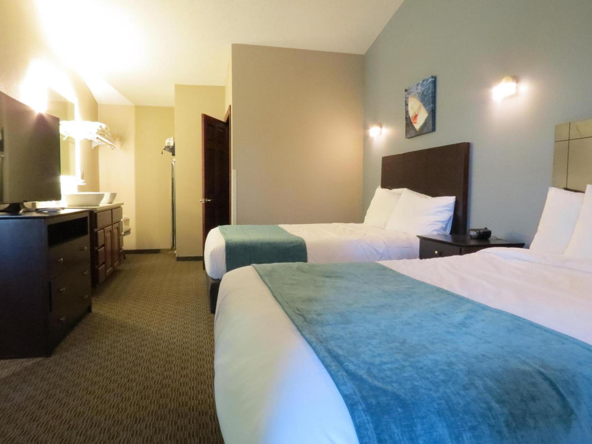 Edgewater Hotel and Suites photo 19