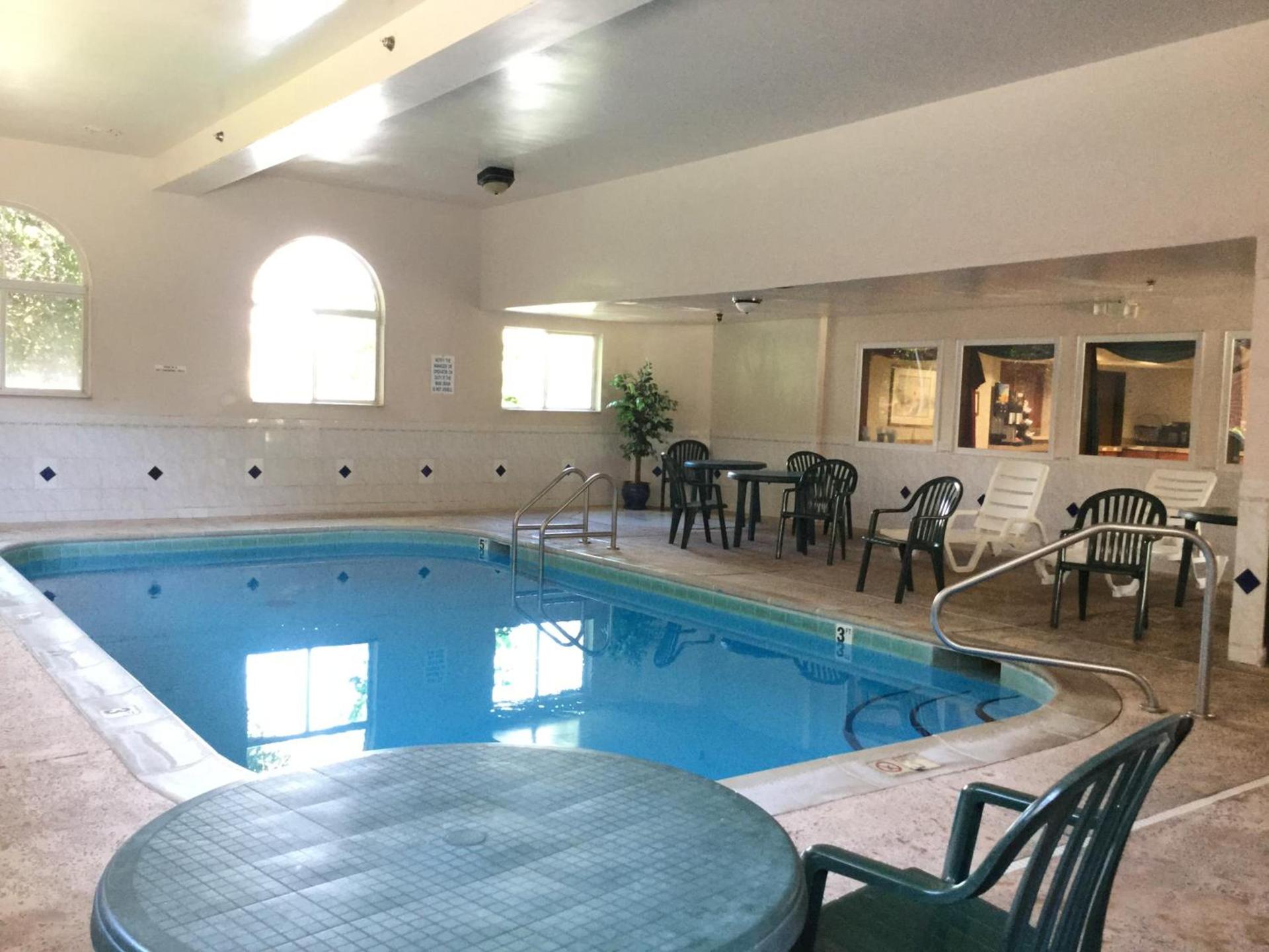 Americas Best Value Inn and Suites Saint Charles photo 16
