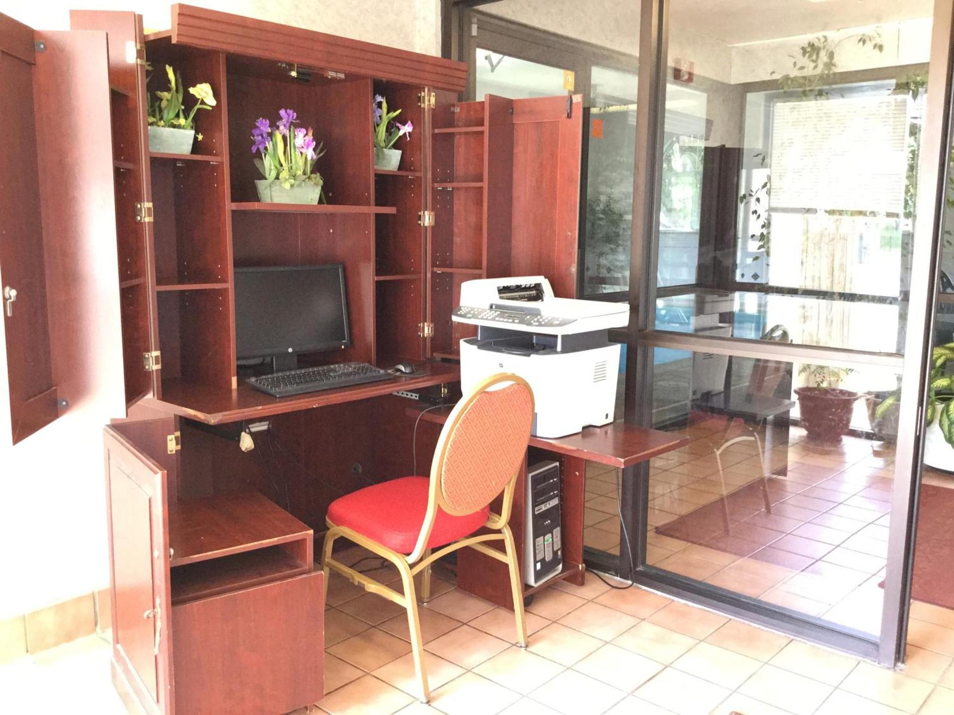 Americas Best Value Inn and Suites Saint Charles photo 21