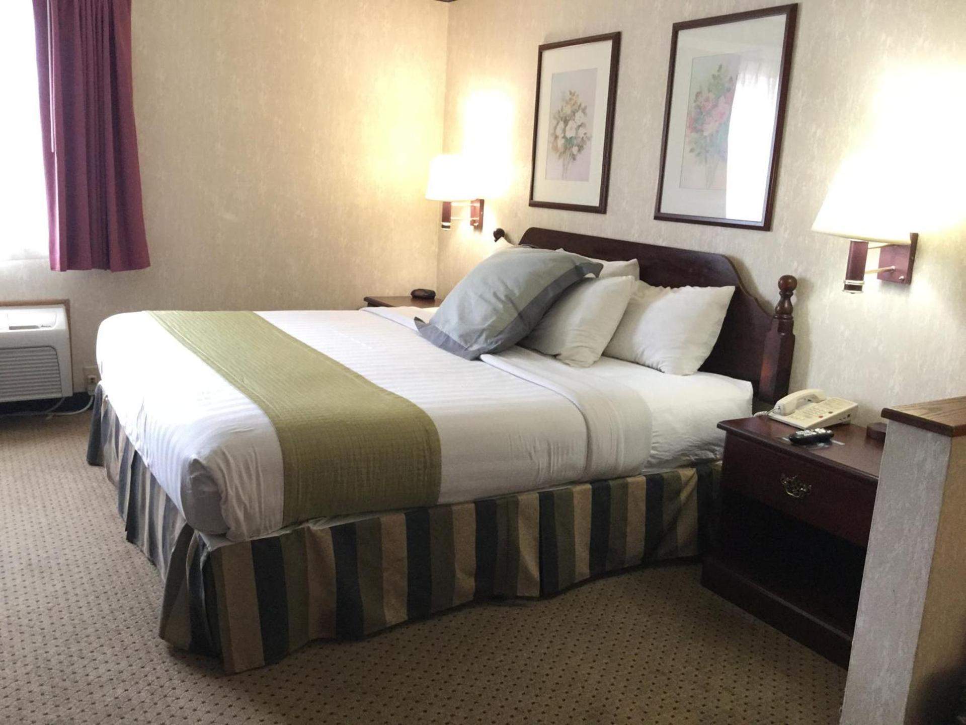 Americas Best Value Inn and Suites Saint Charles photo 56