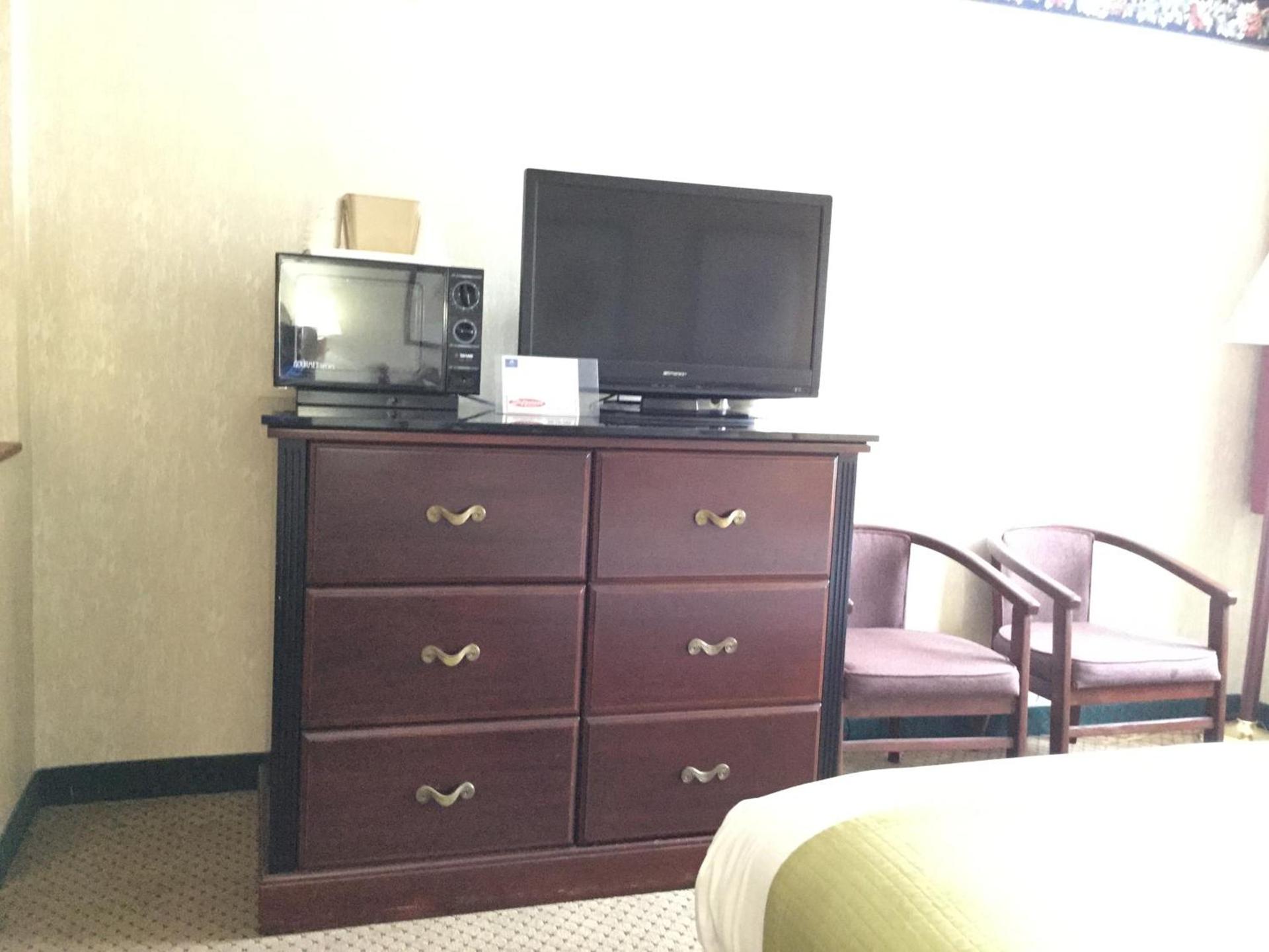 Americas Best Value Inn and Suites Saint Charles photo 57