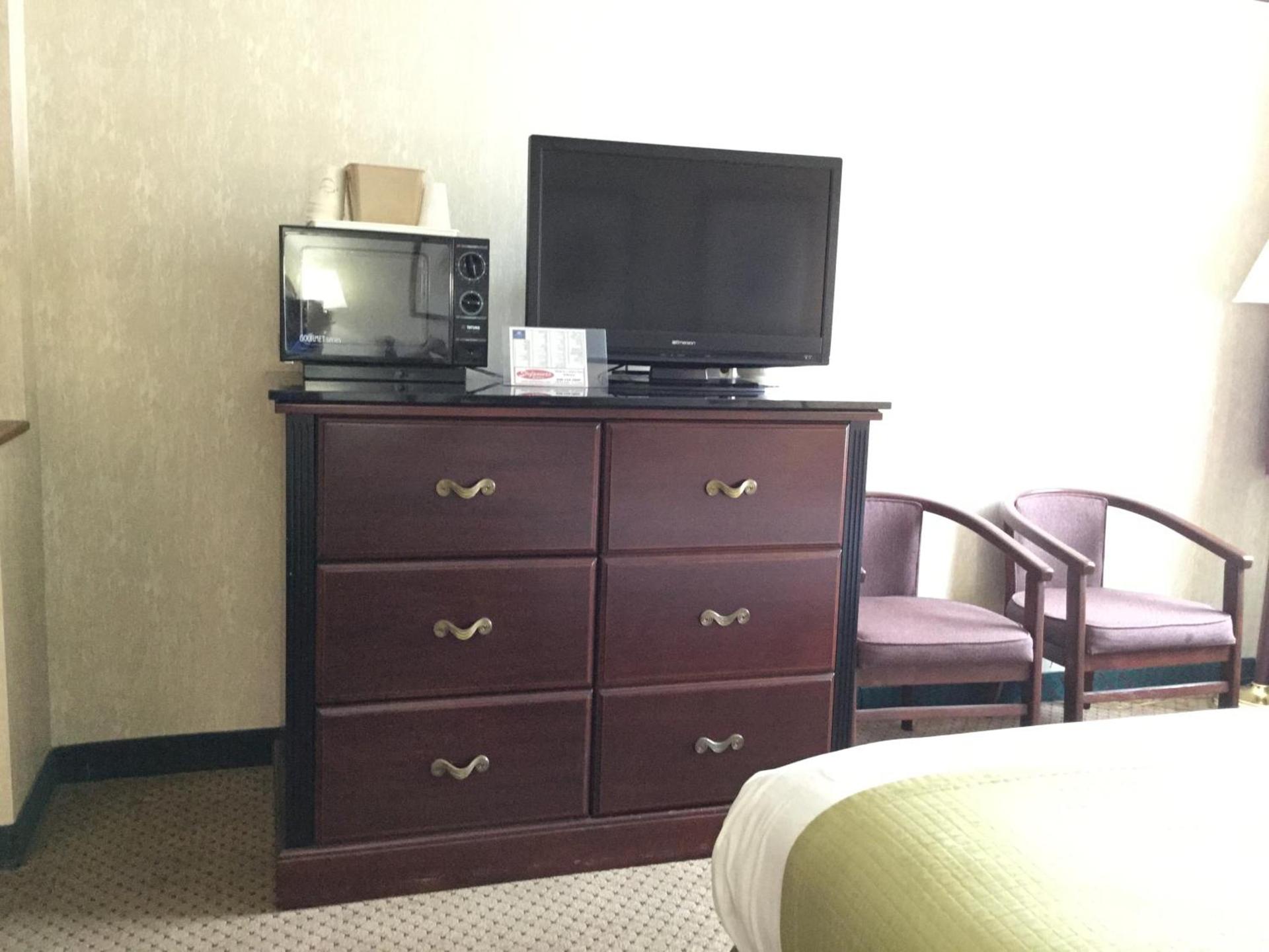 Americas Best Value Inn and Suites Saint Charles photo 58