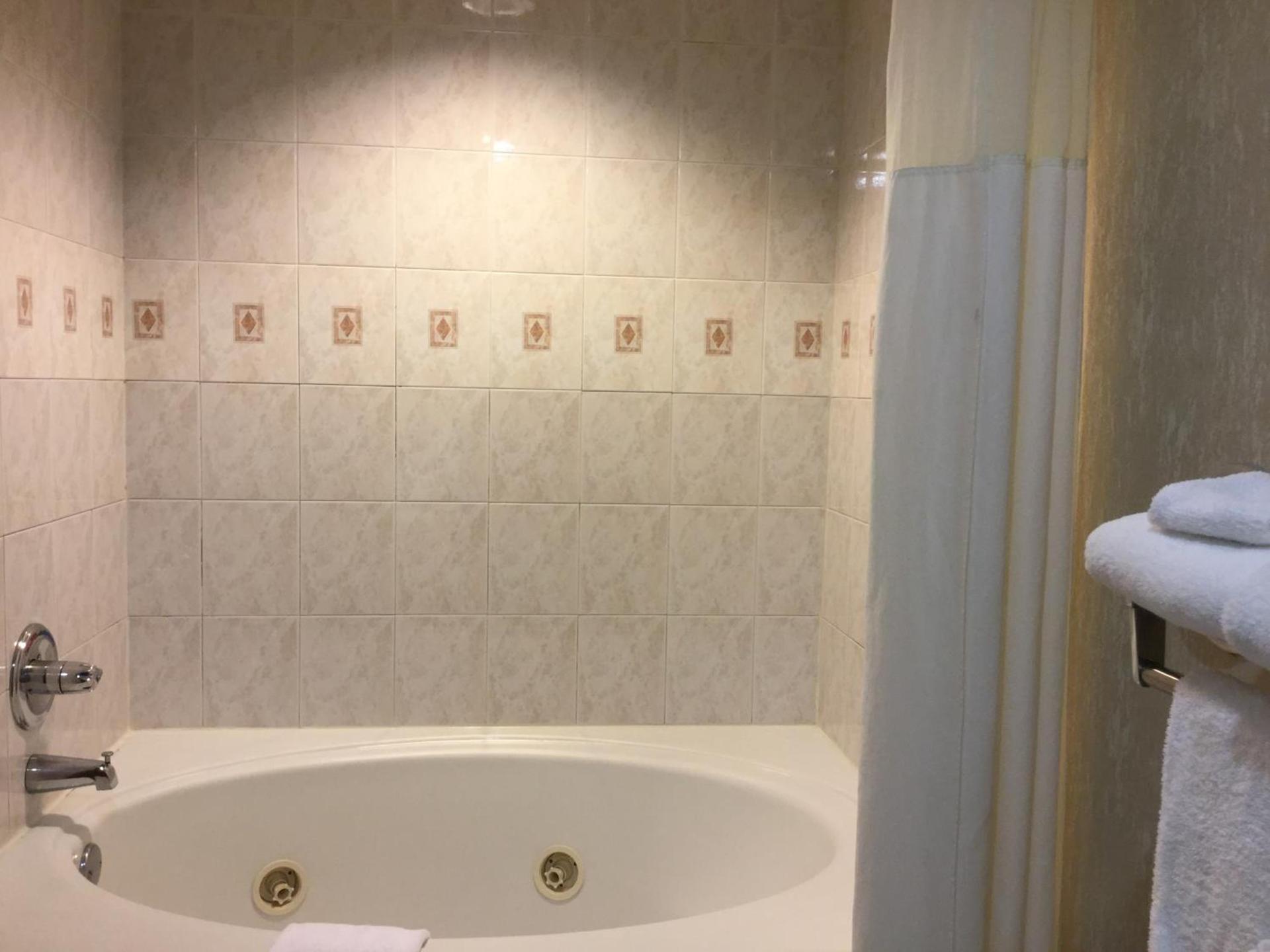 Americas Best Value Inn and Suites Saint Charles photo 60