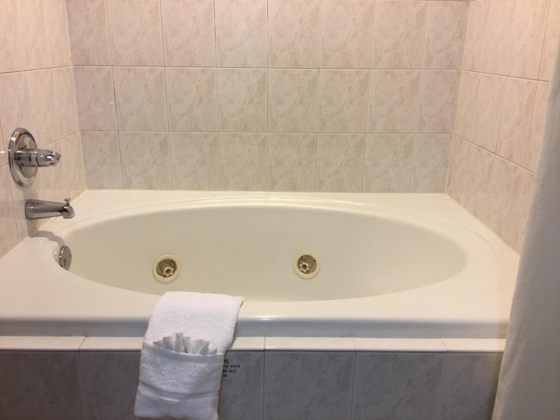Americas Best Value Inn and Suites Saint Charles photo 62