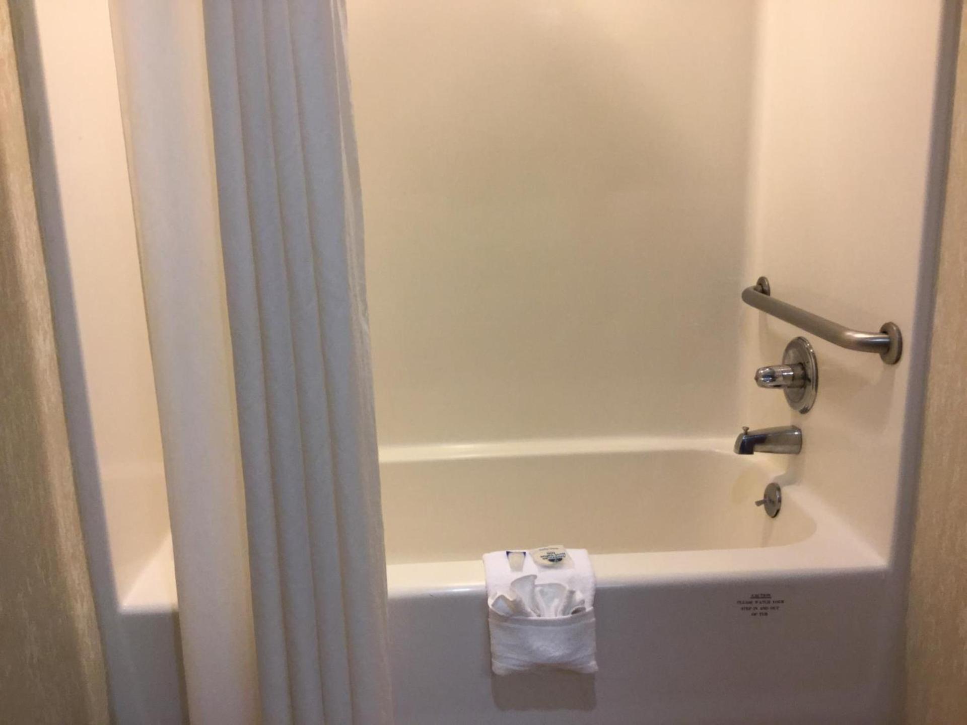 Americas Best Value Inn and Suites Saint Charles photo 7