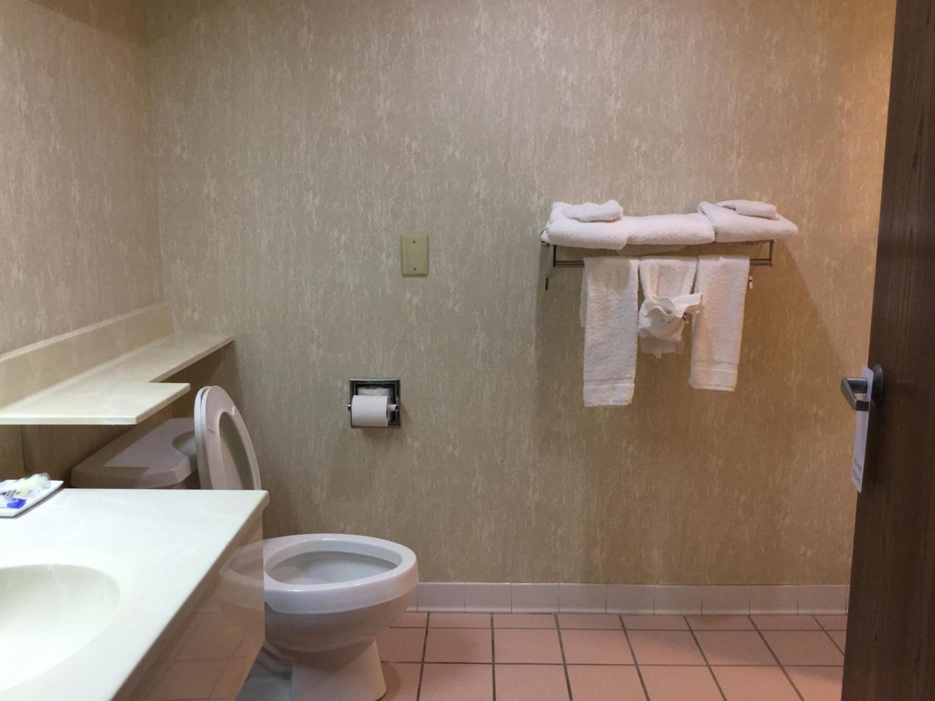 Americas Best Value Inn and Suites Saint Charles photo 9