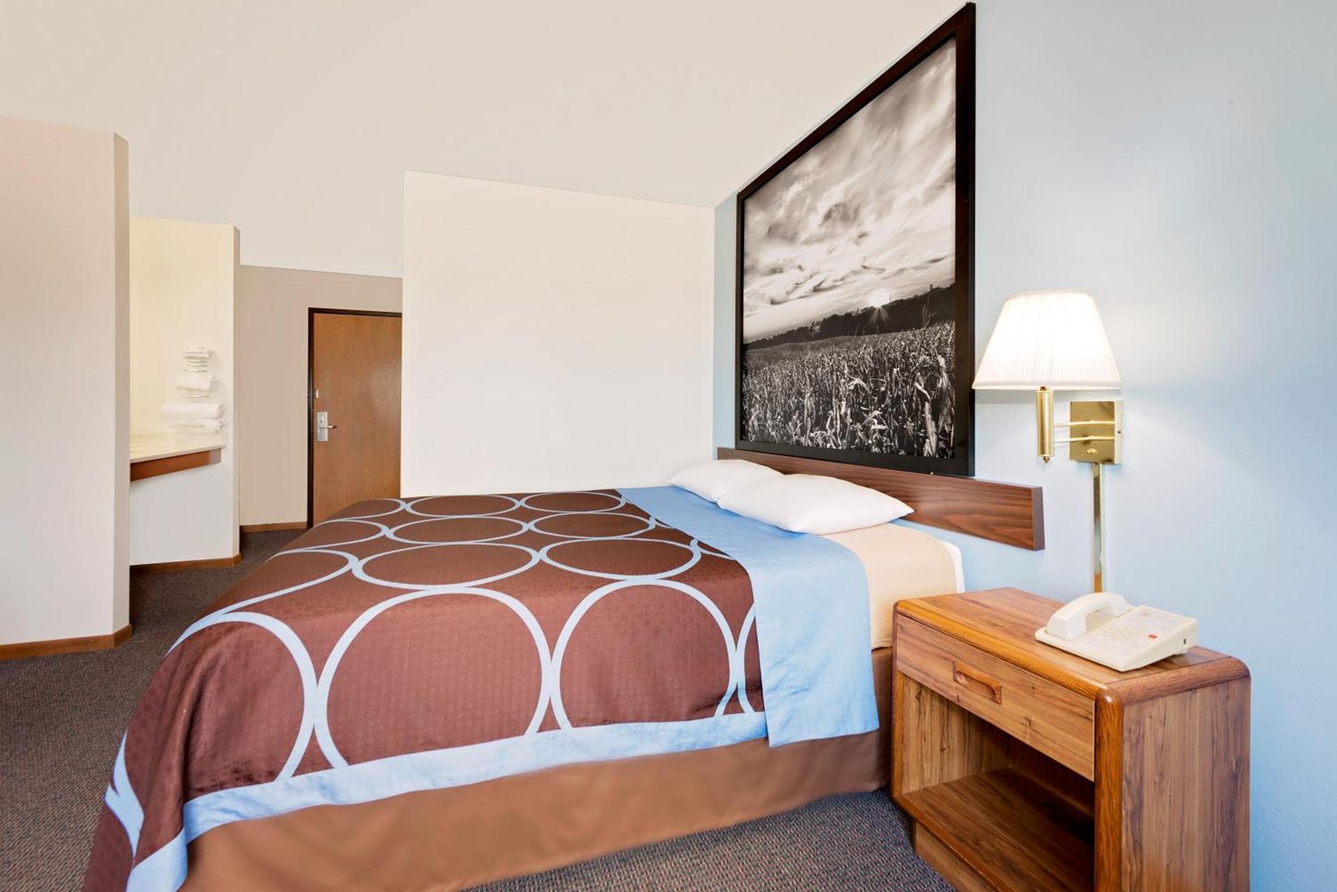 Super 8 by Wyndham Centerville photo 44
