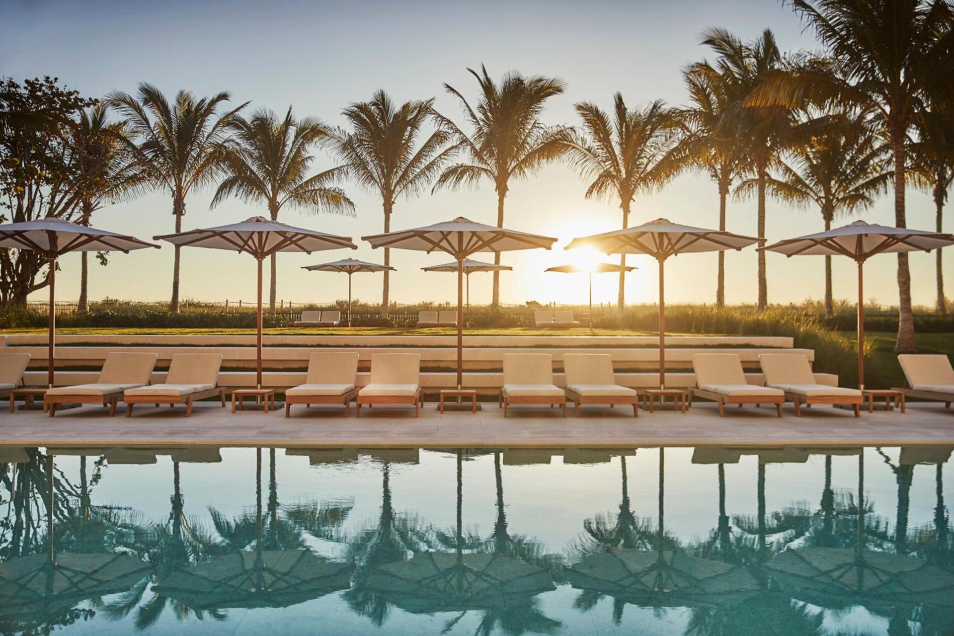 Four Seasons Hotel at The Surf Club photo 2