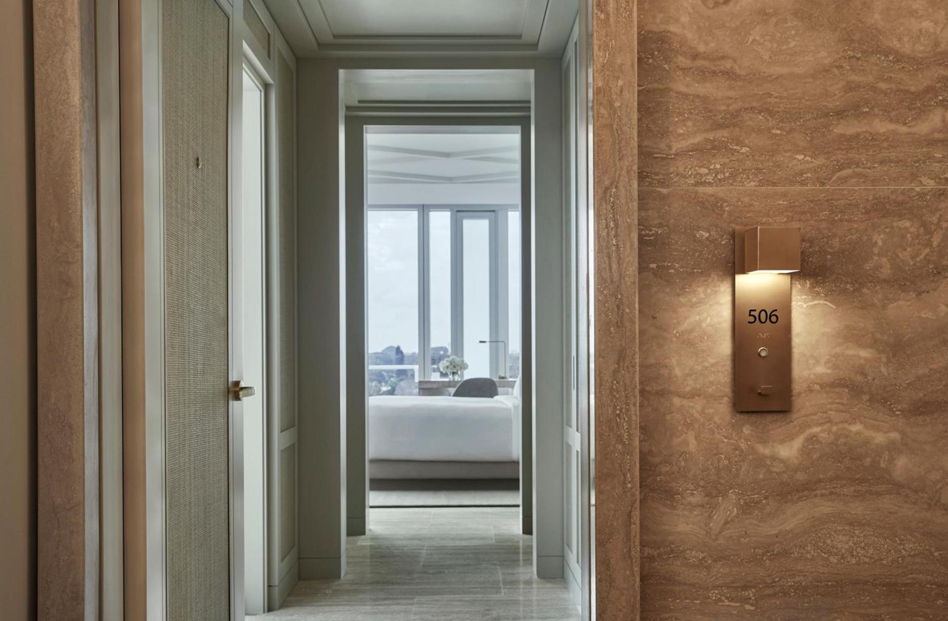 Four Seasons Hotel at The Surf Club photo 29