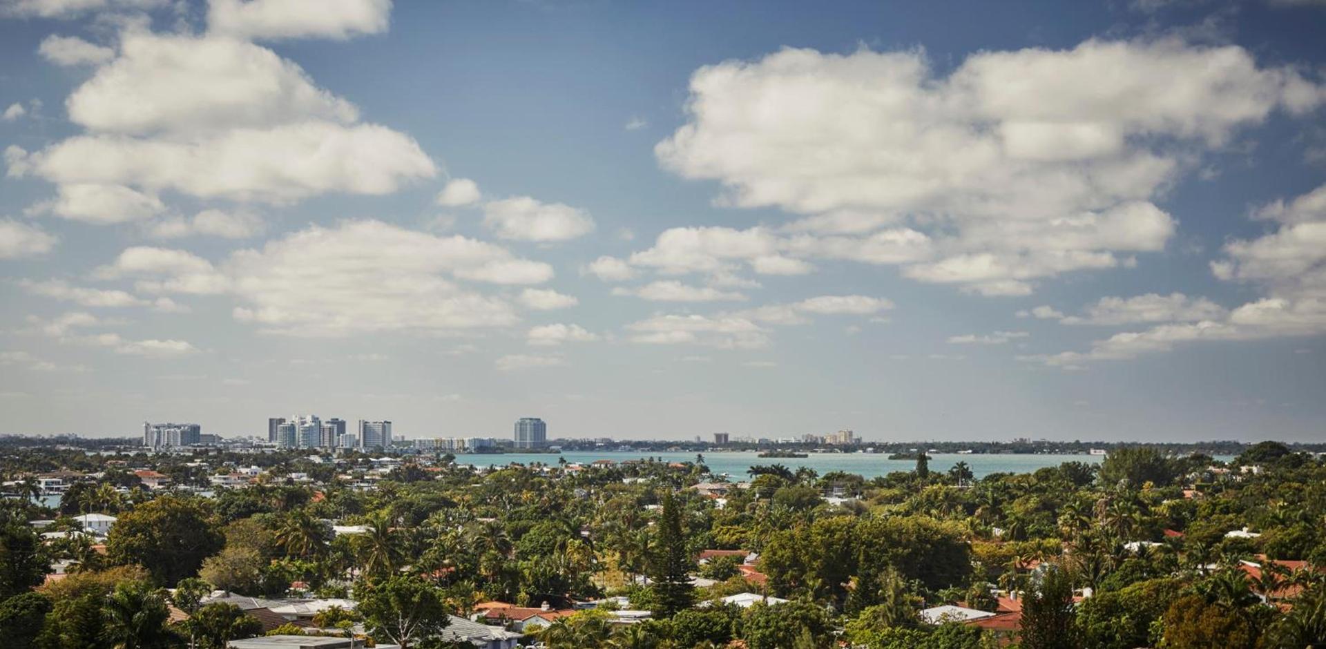Four Seasons Hotel at The Surf Club photo 16
