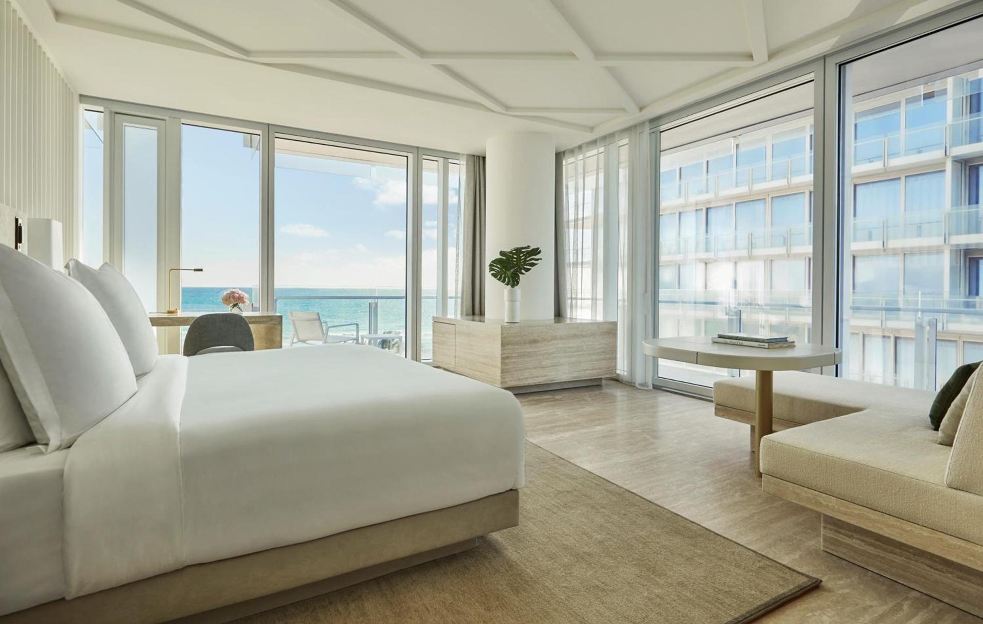 Four Seasons Hotel at The Surf Club photo 18