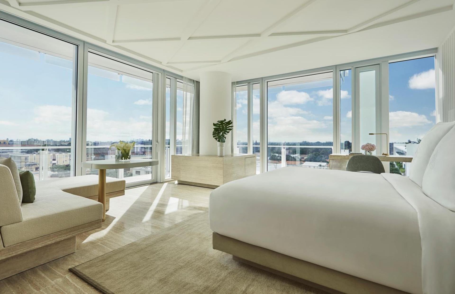 Four Seasons Hotel at The Surf Club photo 14