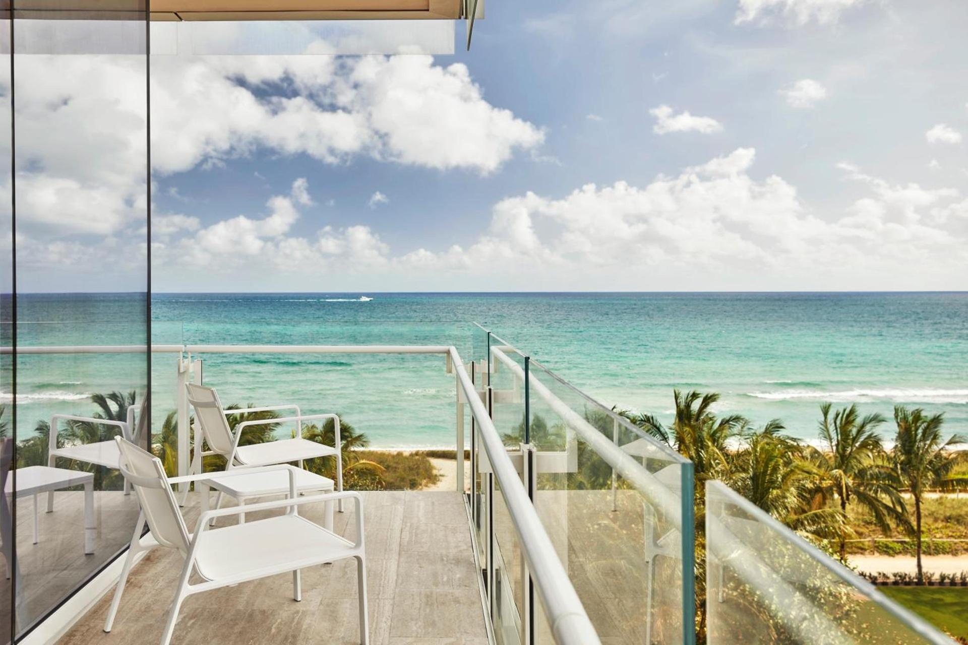 Four Seasons Hotel at The Surf Club photo 3