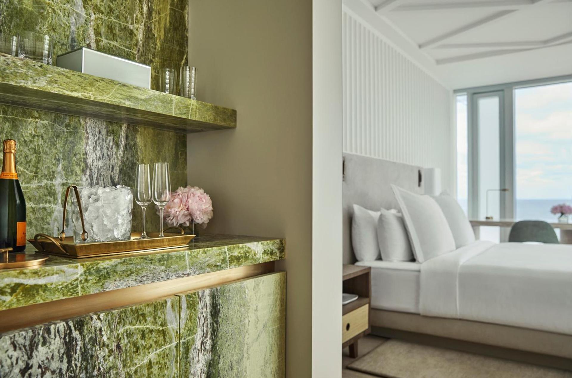 Four Seasons Hotel at The Surf Club photo 5