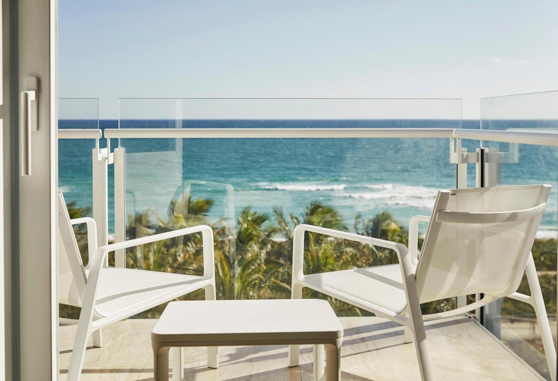 Four Seasons Hotel at The Surf Club photo 19