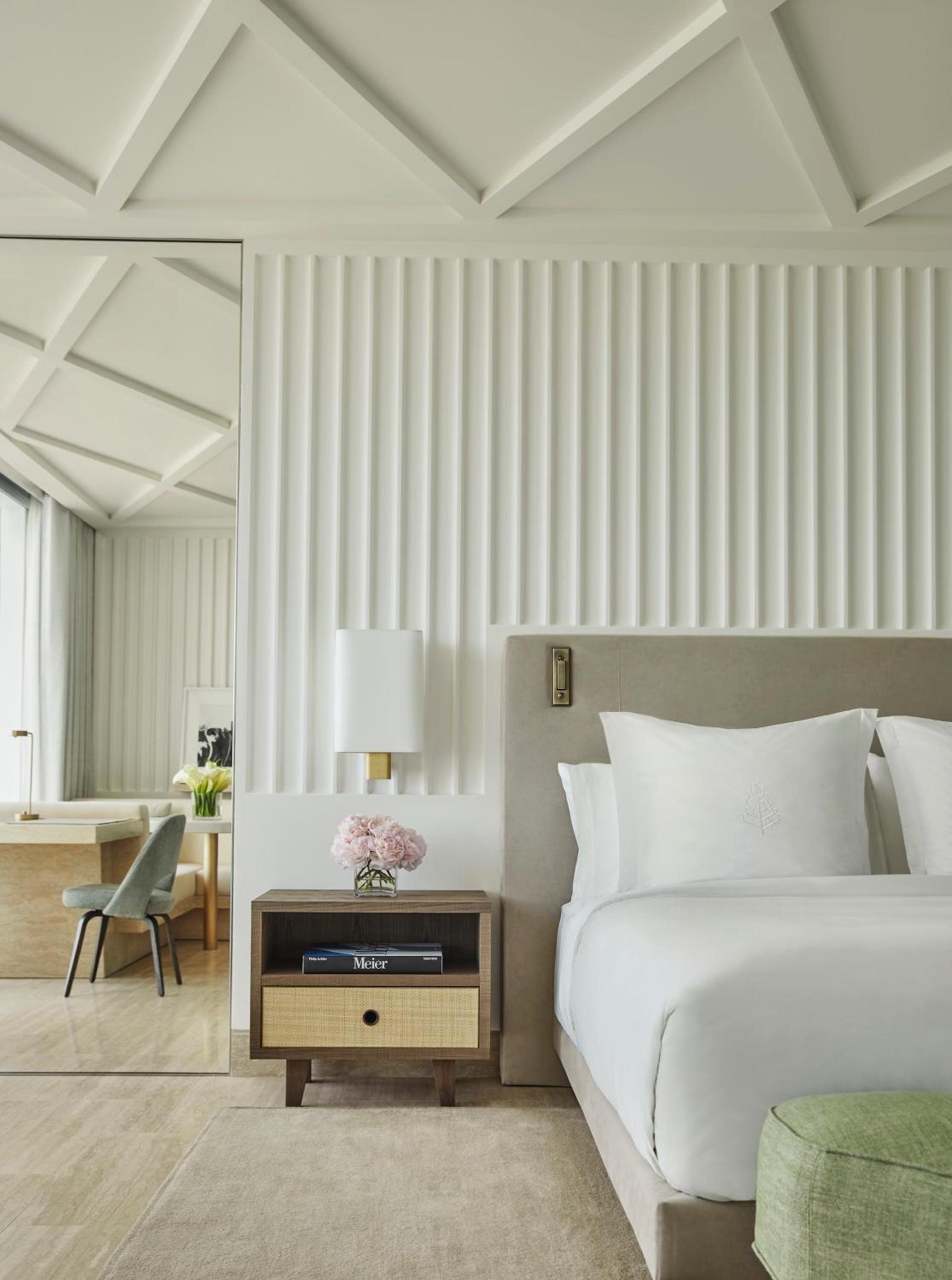 Four Seasons Hotel at The Surf Club photo 23