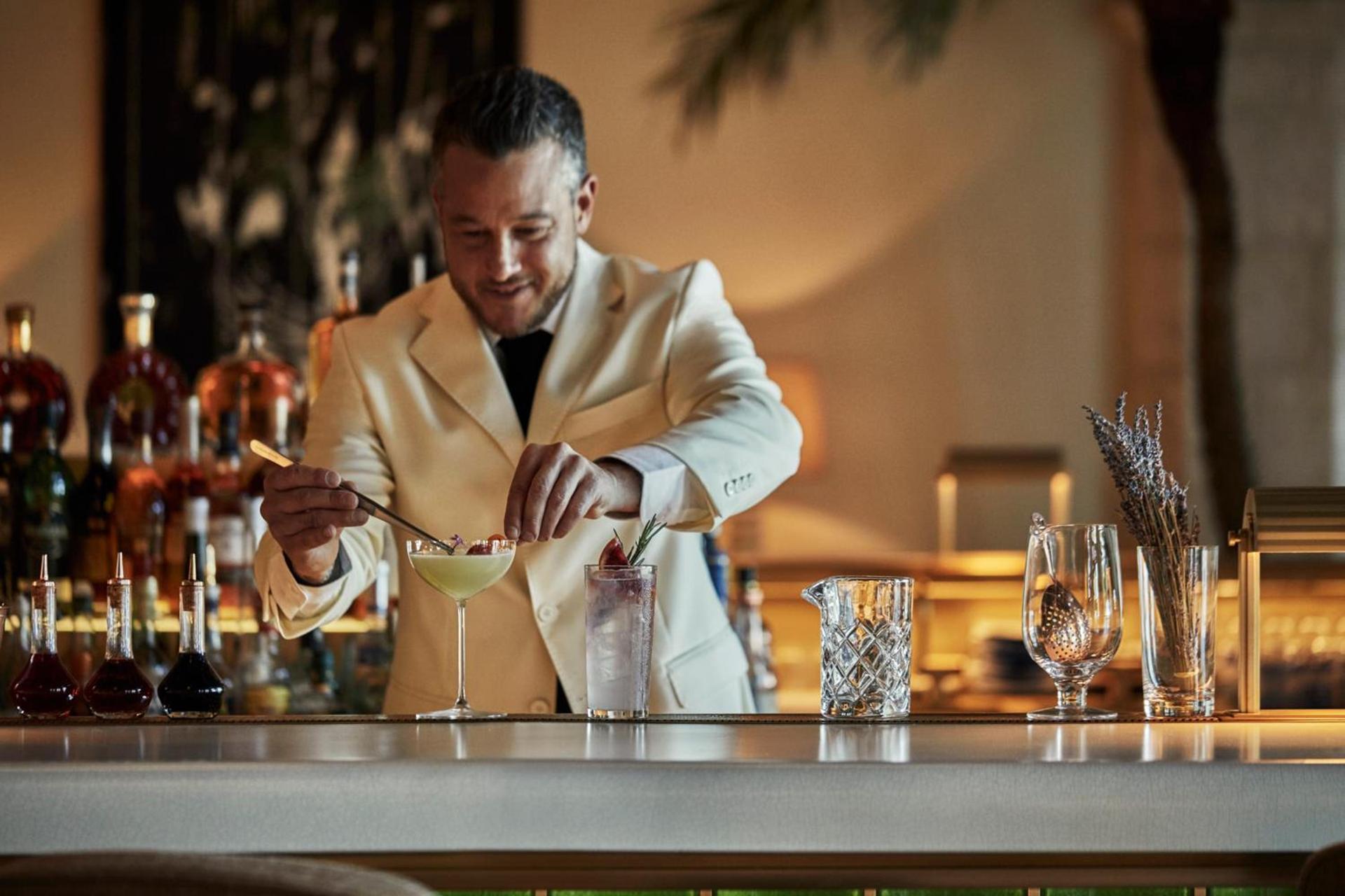Four Seasons Hotel at The Surf Club photo 9