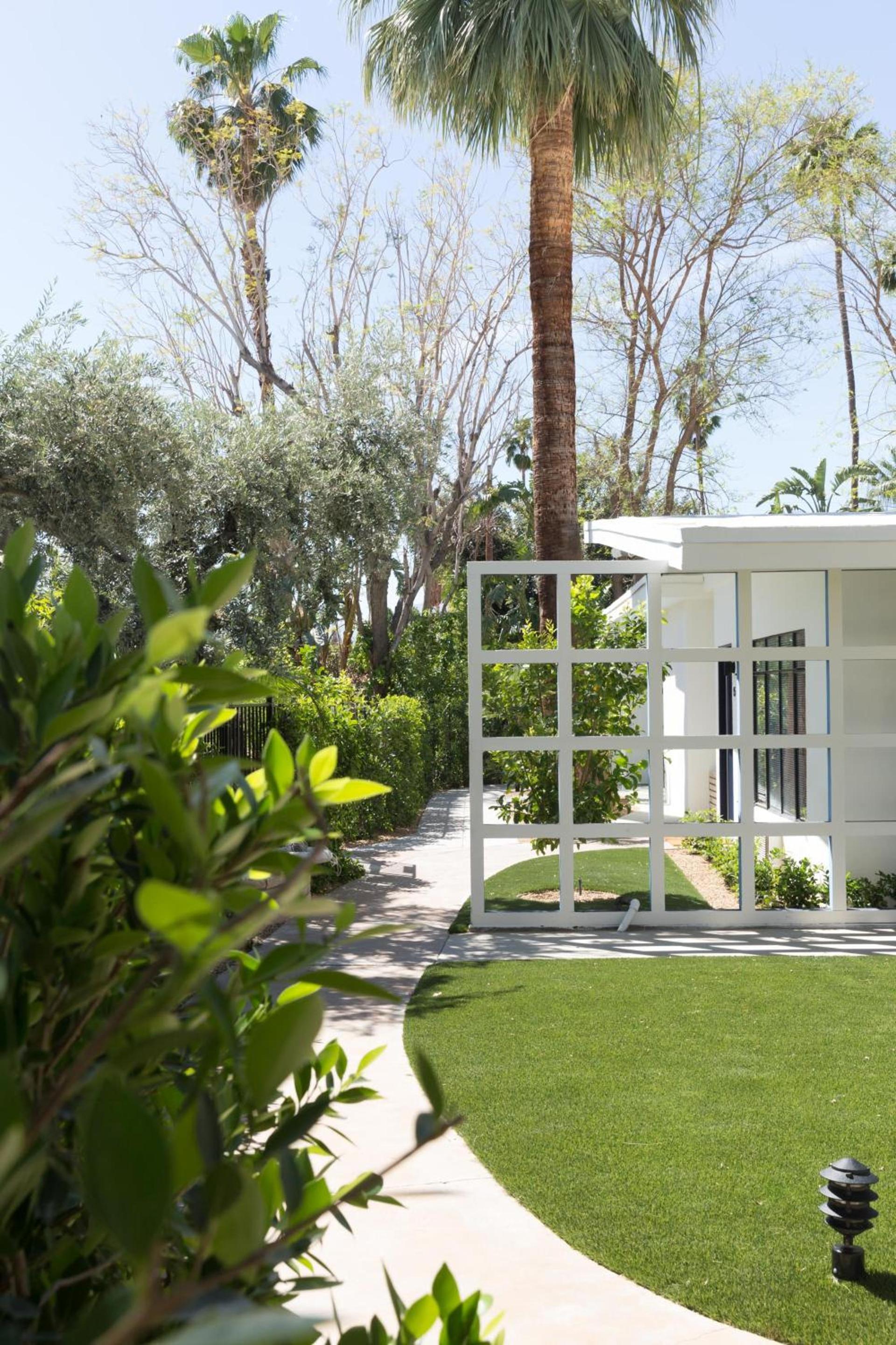 Holiday House Palm Springs photo 20