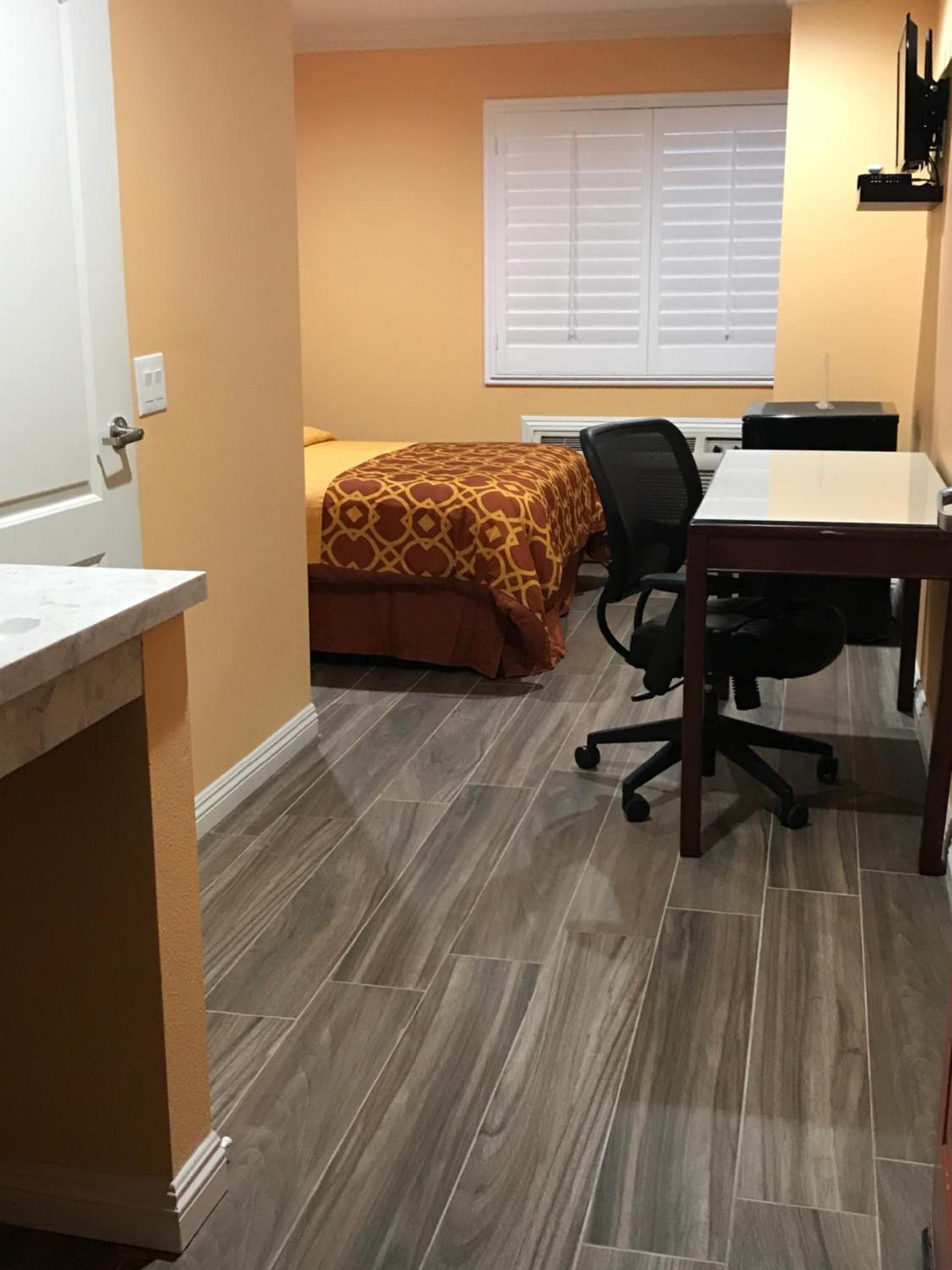 Executive Suites Inn photo 13
