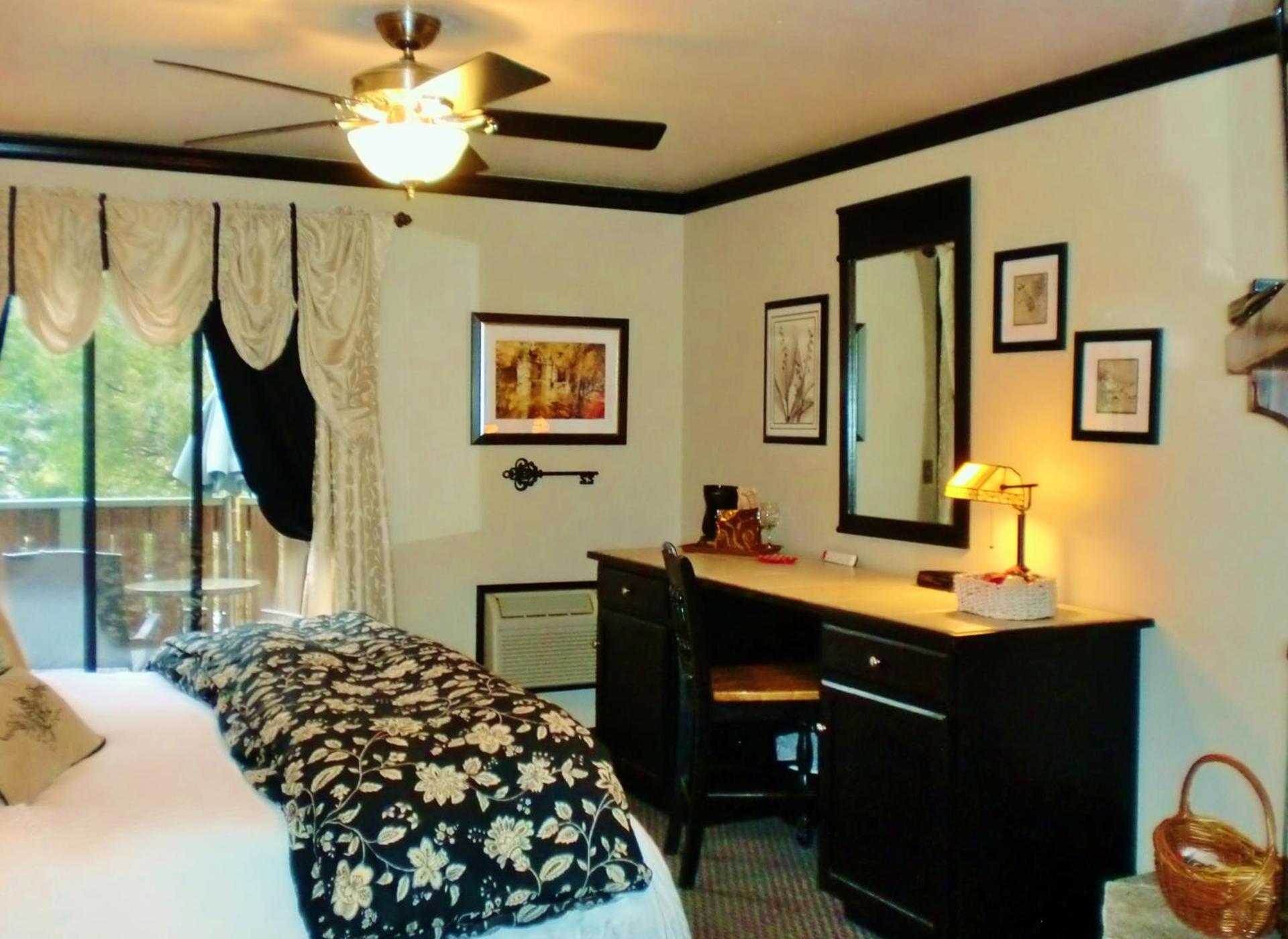The North Shore Inn photo 92