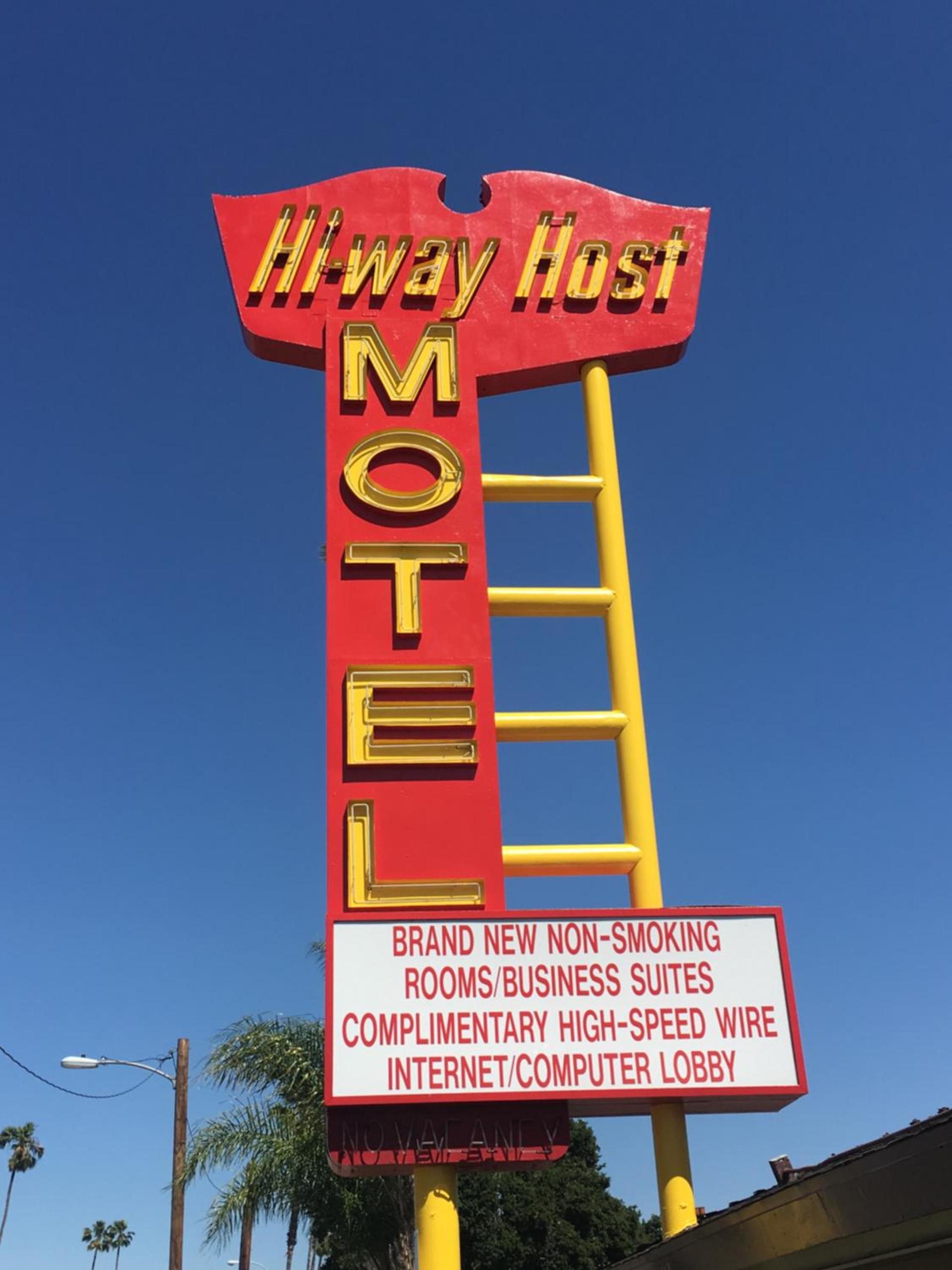 Hi-Way Host Motel photo 26