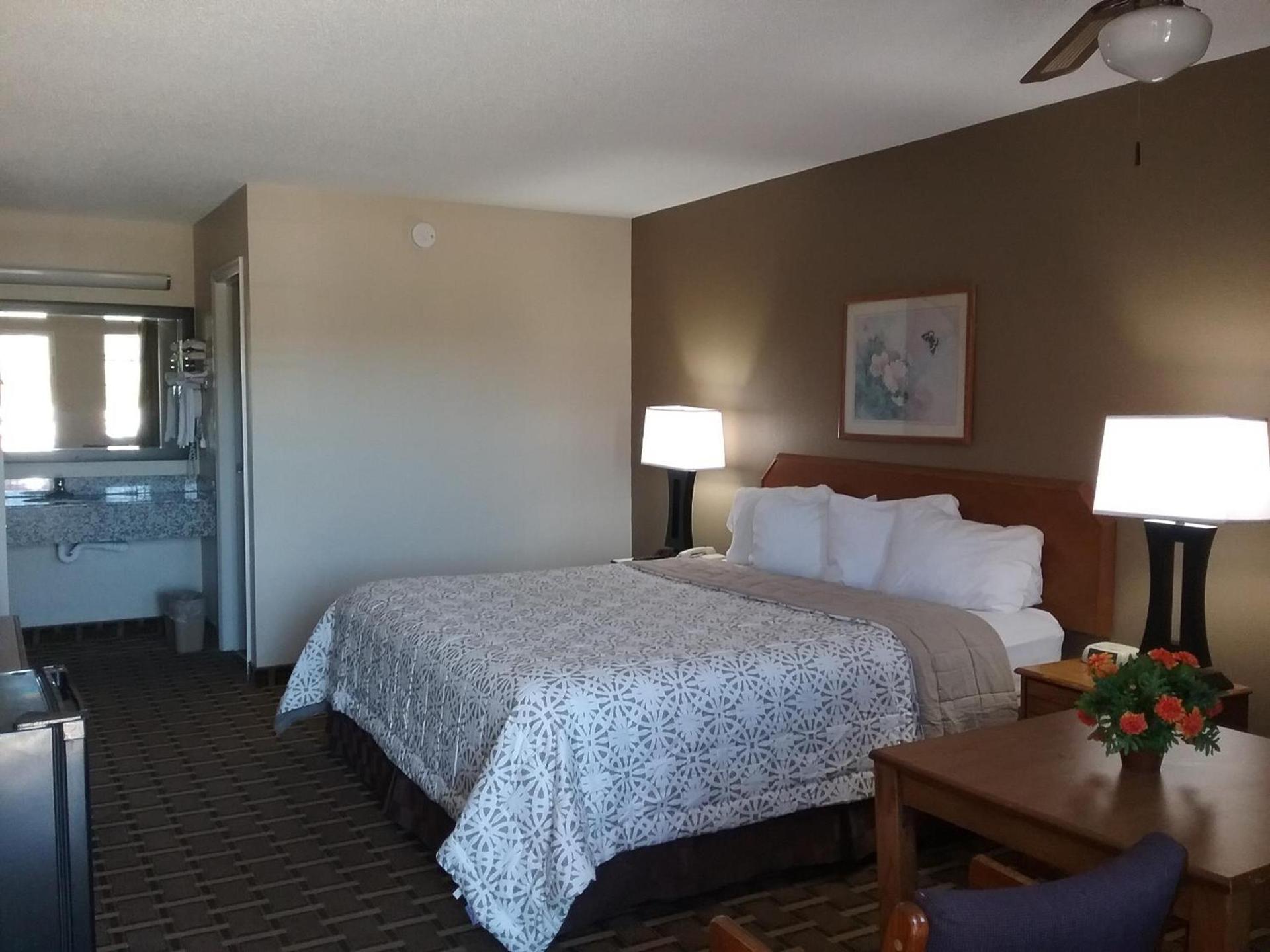 Americas Best Value Inn Blue Ridge photo 12