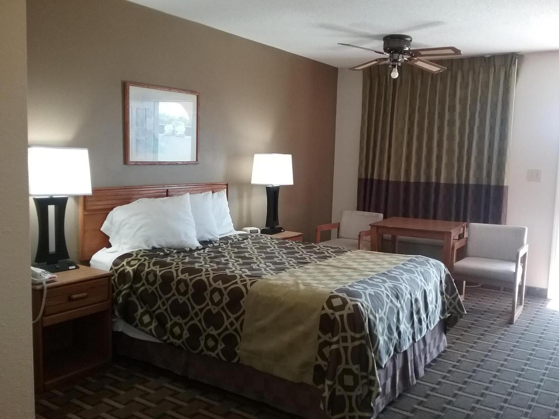 Americas Best Value Inn Blue Ridge photo 10