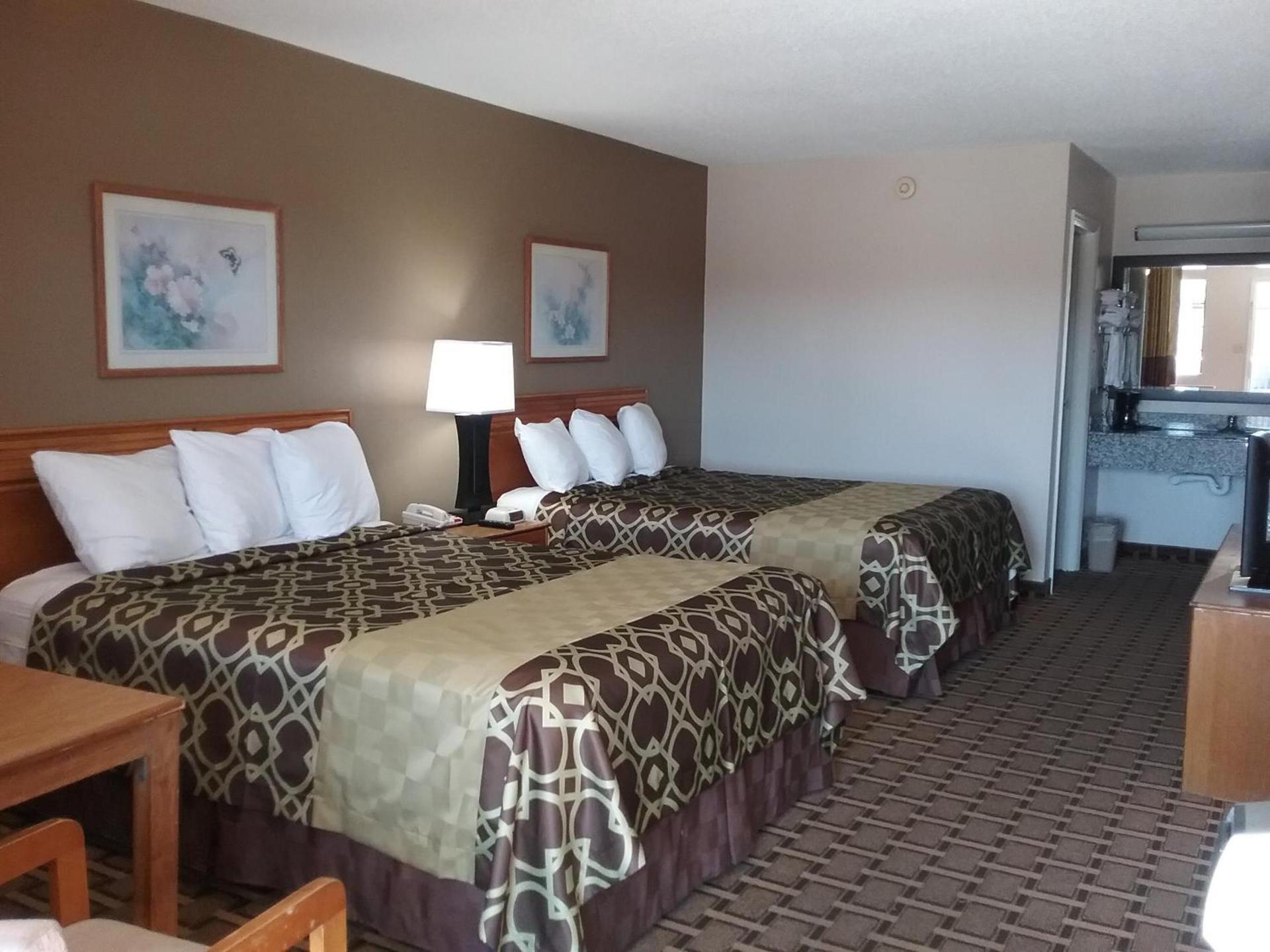 Americas Best Value Inn Blue Ridge photo 9