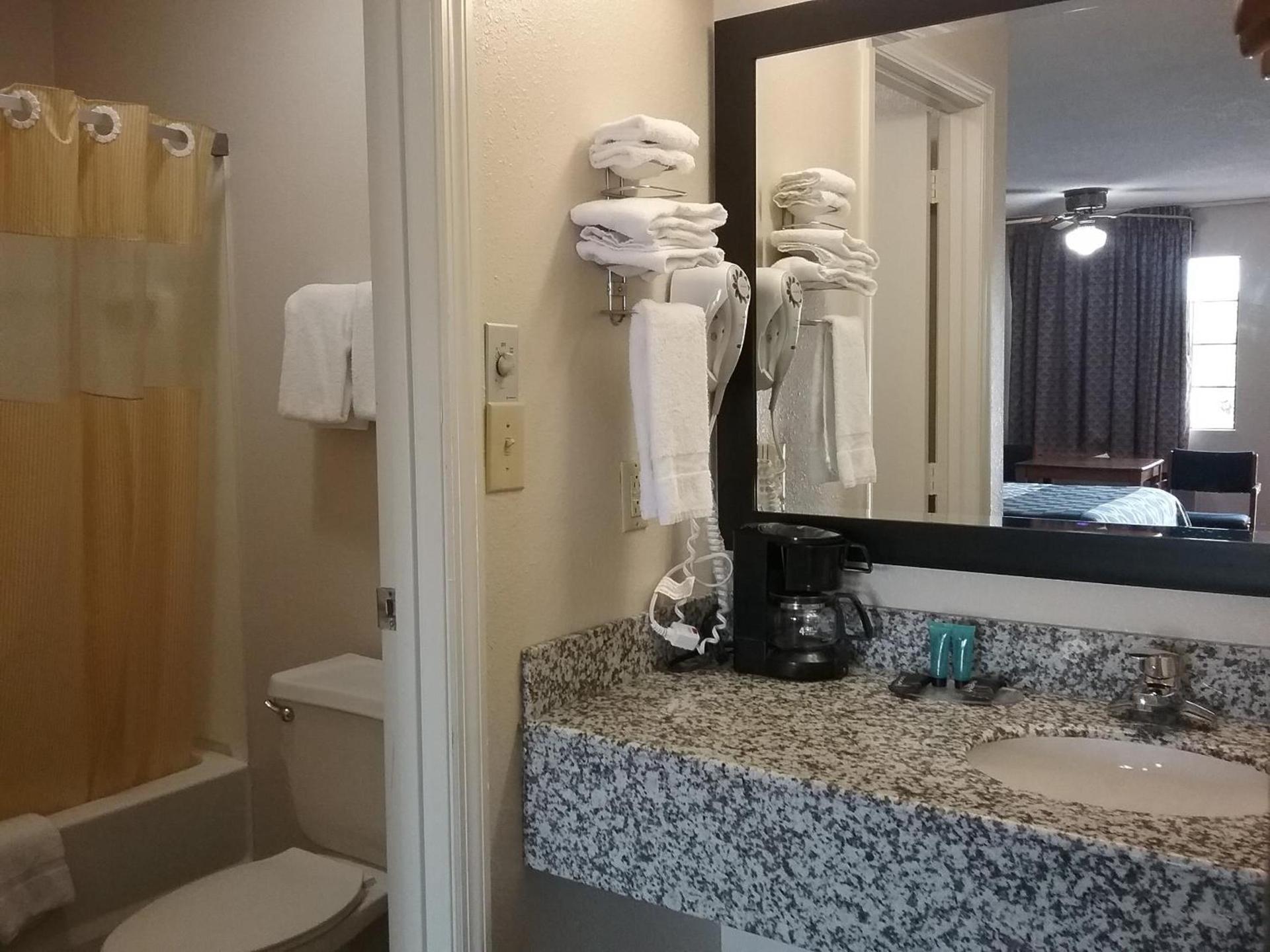 Americas Best Value Inn Blue Ridge photo 7