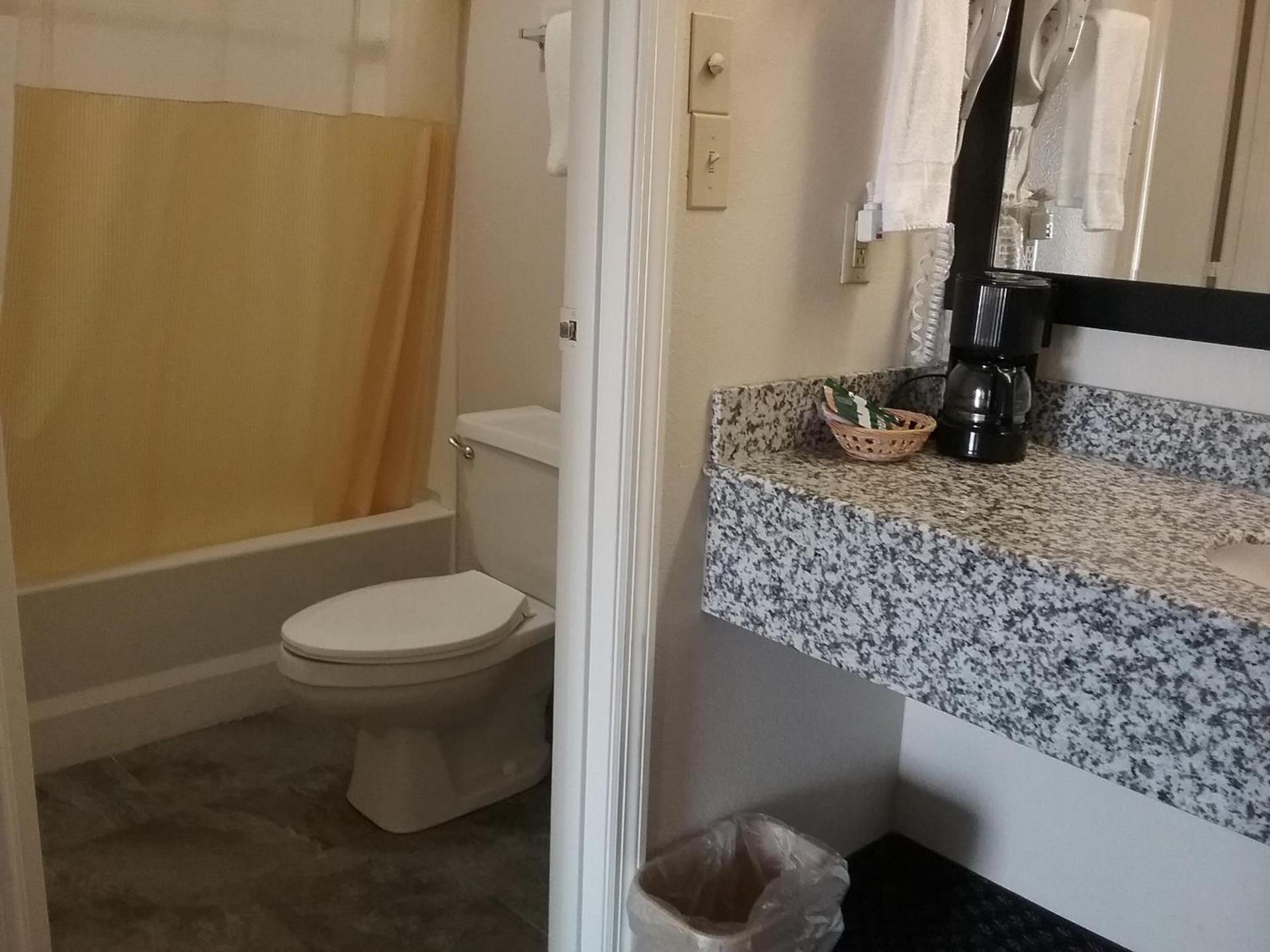 Americas Best Value Inn Blue Ridge photo 6