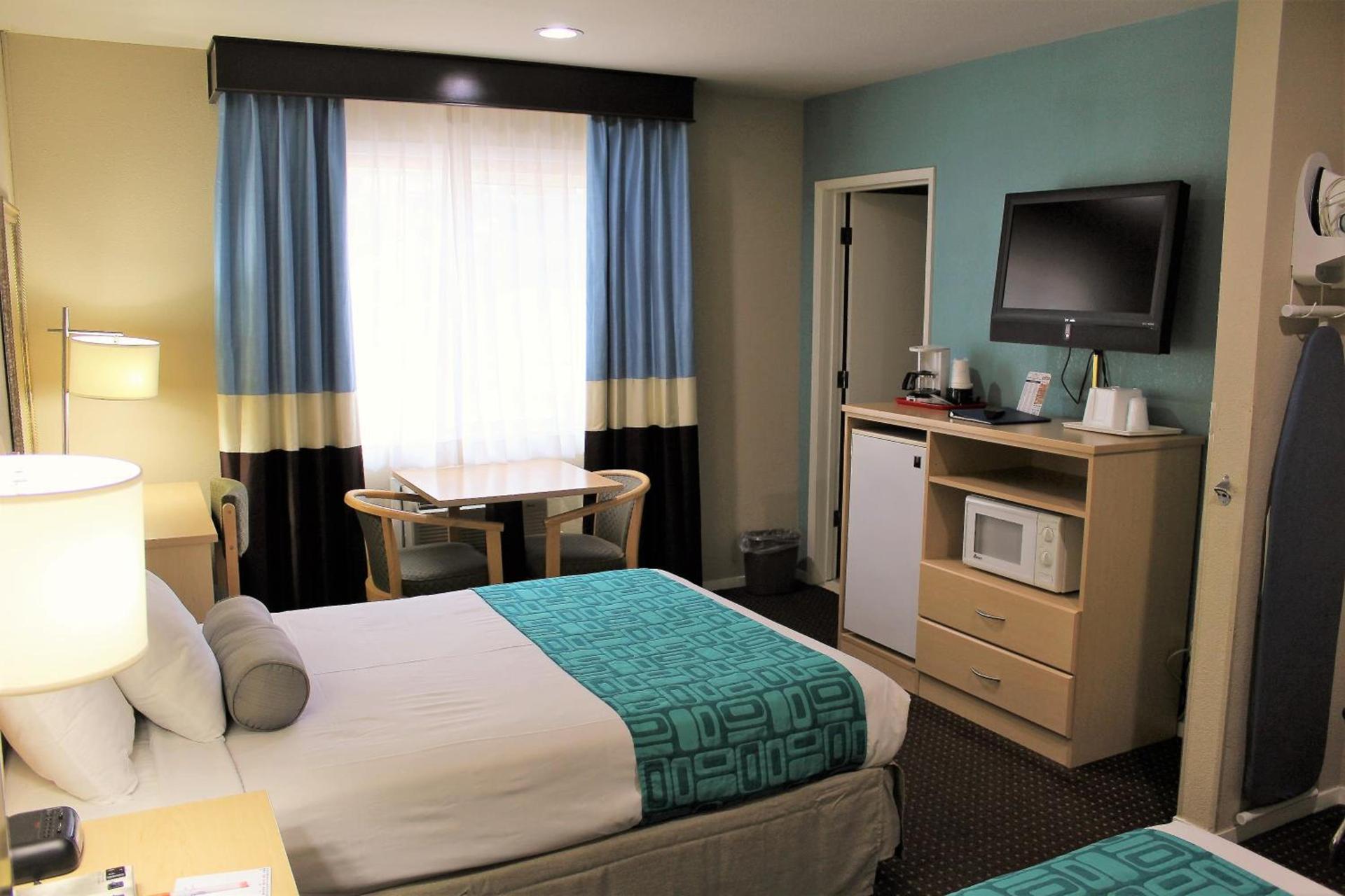 Howard Johnson by Wyndham Santa Cruz photo 37
