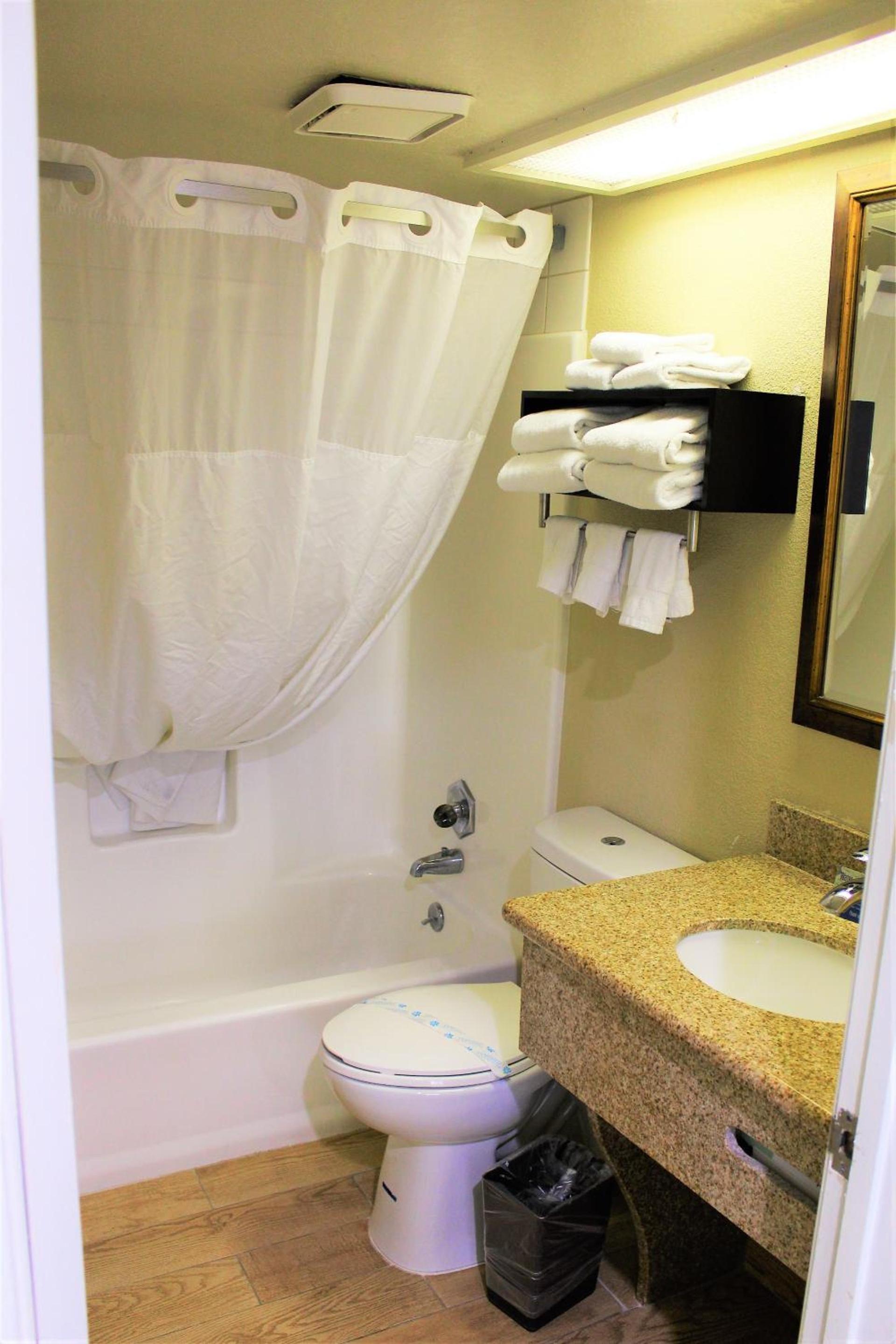 Howard Johnson by Wyndham Santa Cruz photo 46
