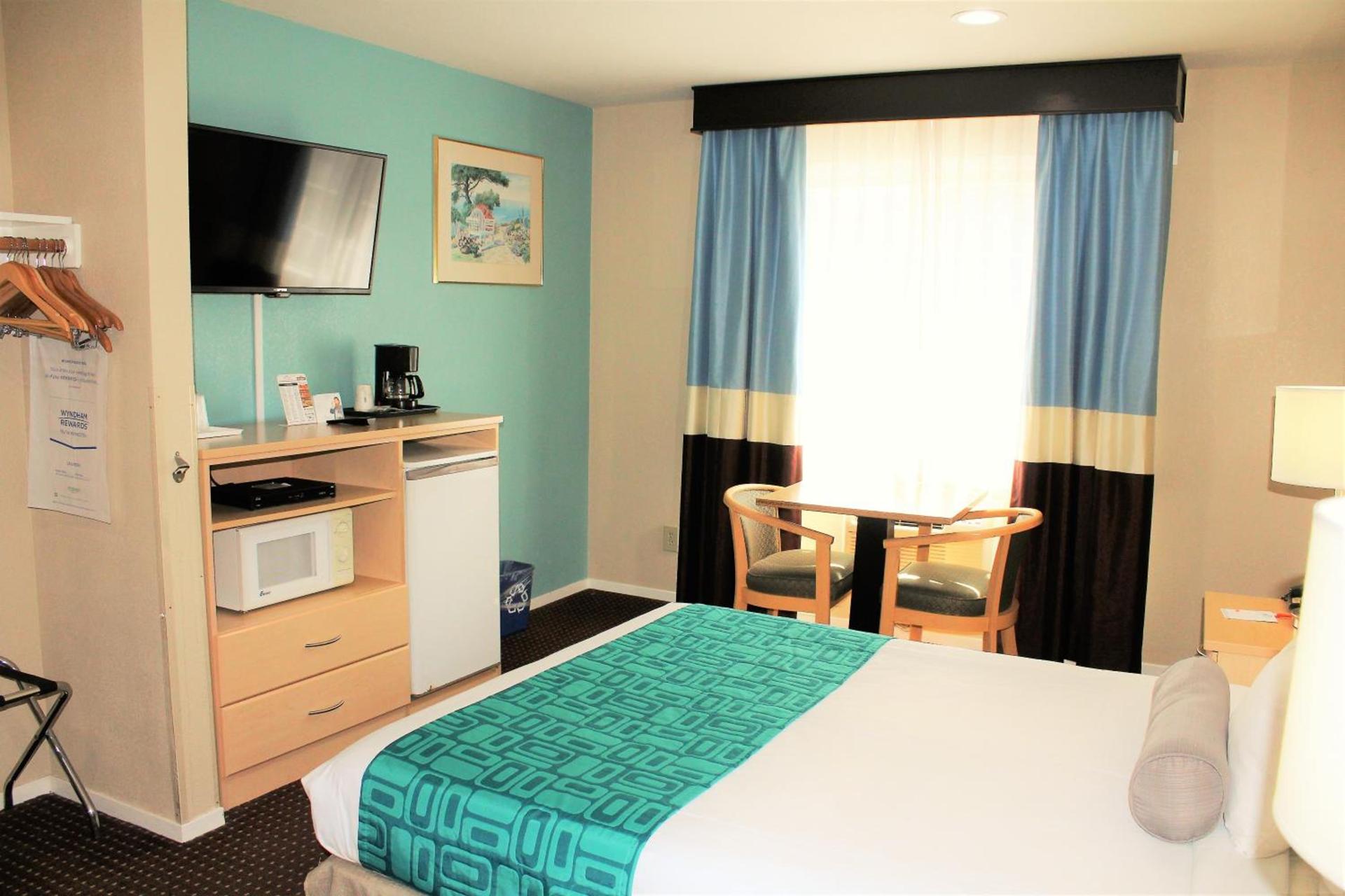 Howard Johnson by Wyndham Santa Cruz photo 52
