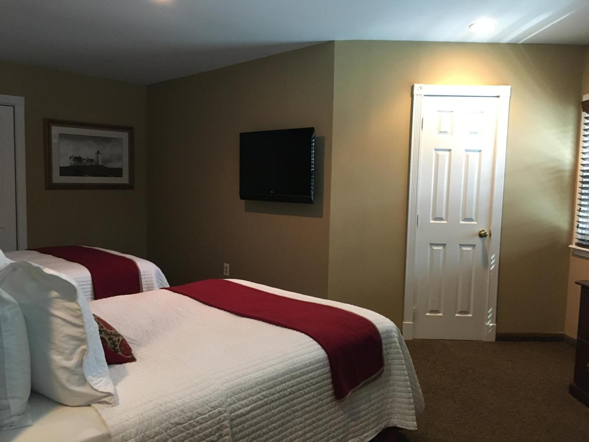 Whitman Motor Lodge photo 11